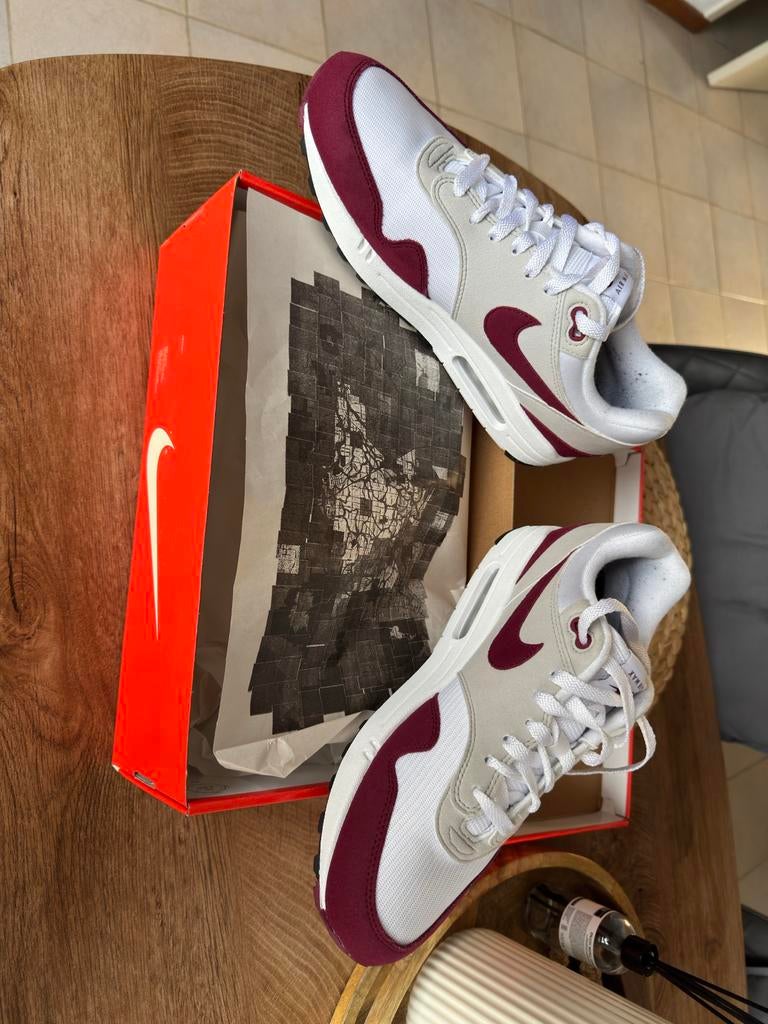 Nike Air Max 1 Steve Harrington Maat 44.5, Ophalen of Verzenden, Zo goed als nieuw, Wit, Sneakers of Gympen