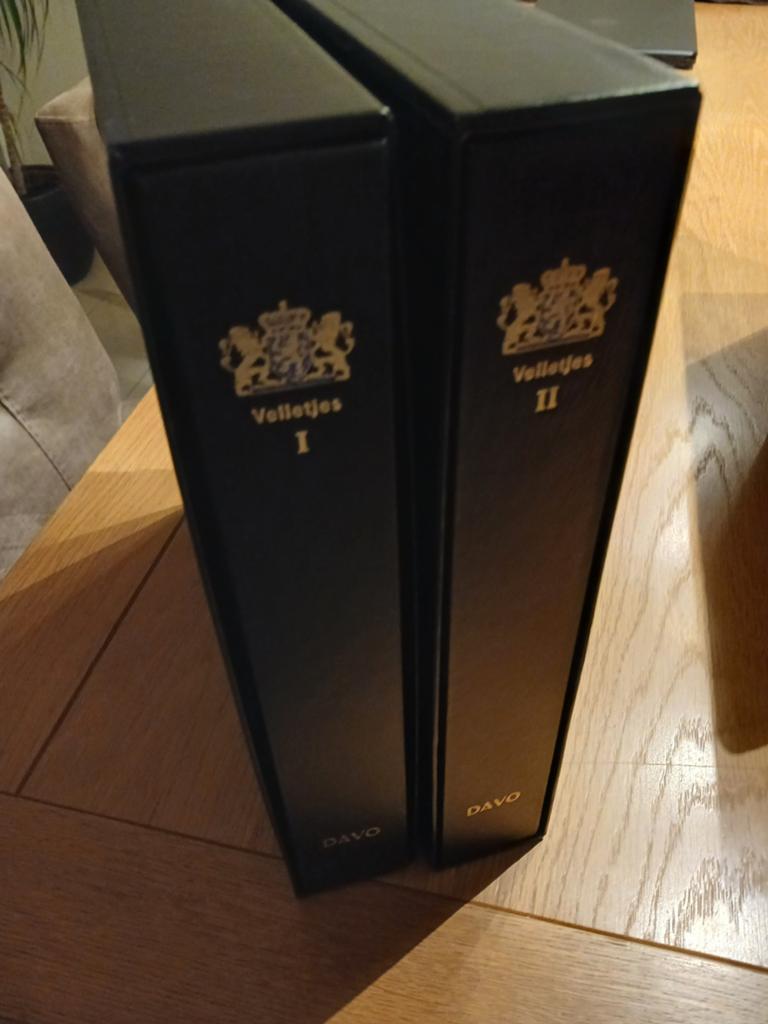 Davo albums de Luxe deel 1 en  2 velletjes met cassette, Postzegels en Munten, Postzegels | Volle albums en Verzamelingen, Ophalen of Verzenden