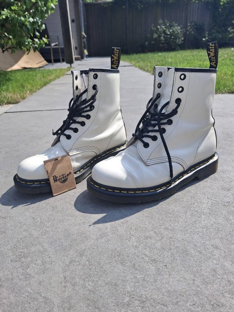 Witte Dr. Martens, Kleding | Dames, Schoenen, Zo goed als nieuw, Lage of Enkellaarzen, Wit, Ophalen