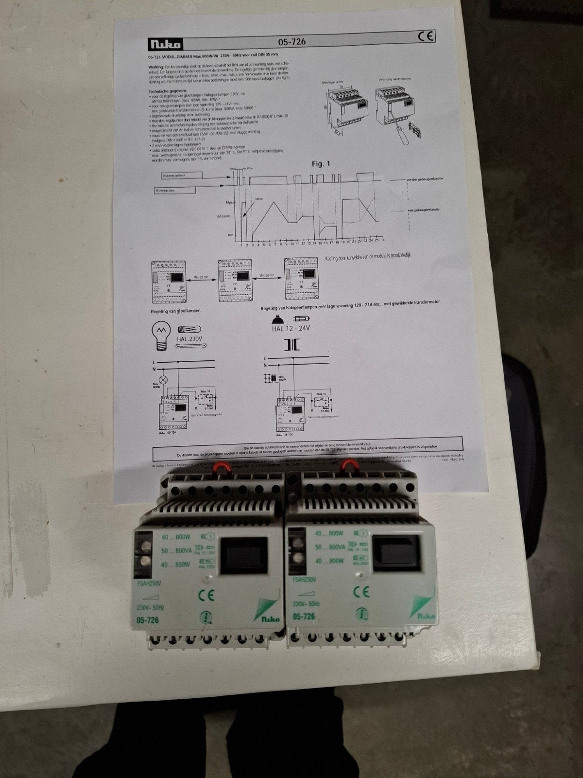 2x NIKO 05-726 Universele Dimmer 230V 40-800W, Ophalen, Zo goed als nieuw, Overige merken, Dimmer