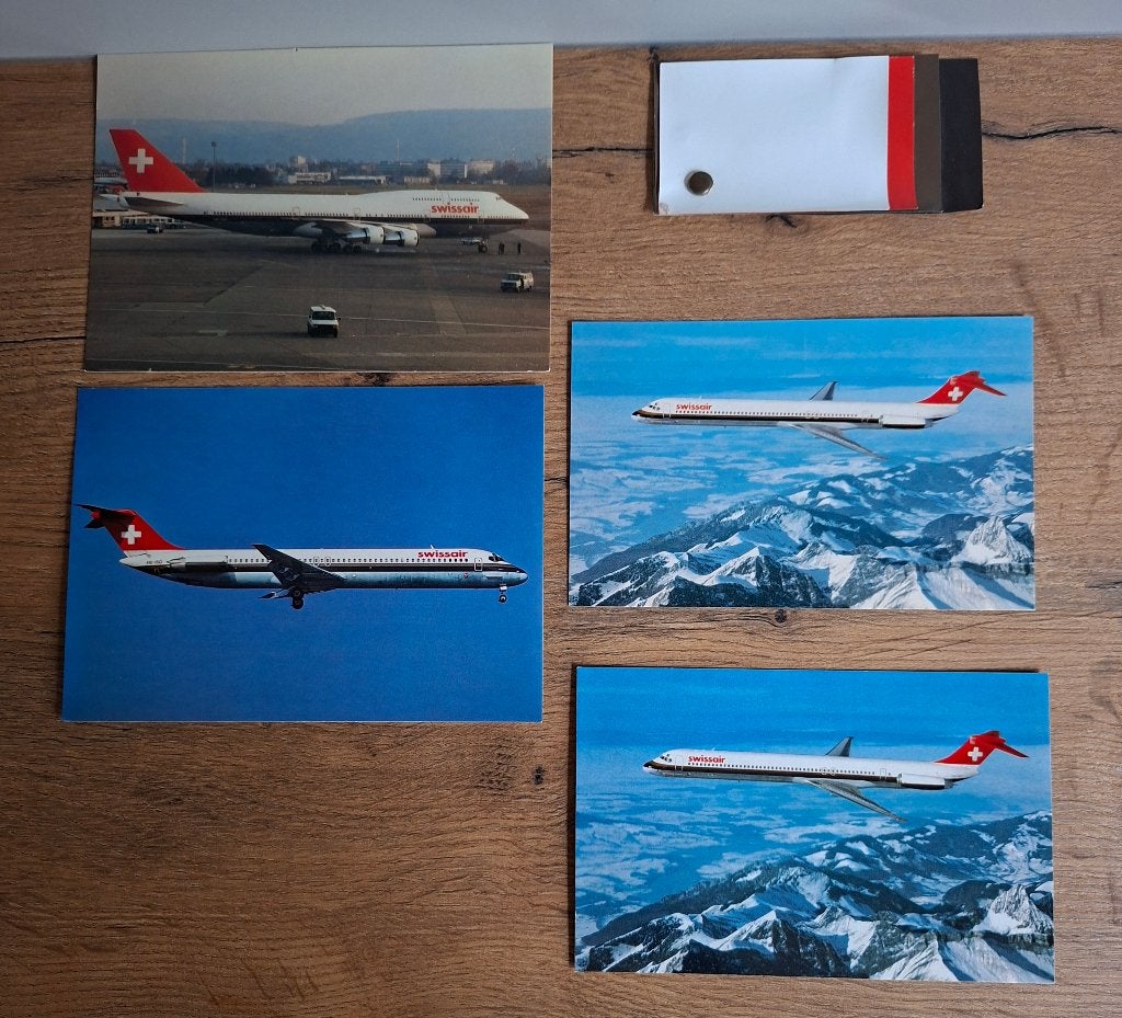 Swissair vier Ansichtkaarten en 1 foto zie foto's, Verzamelen, Ophalen of Verzenden, Zo goed als nieuw, Kaart, Foto of Prent