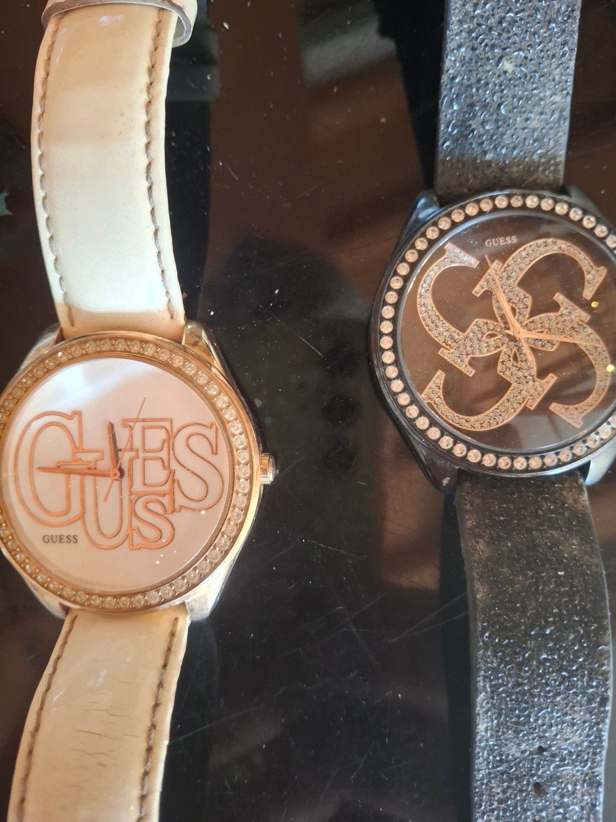 Twee stijlvolle Guess polshorloges met strass, Overige materialen, Guess, Polshorloge, Ophalen of Verzenden