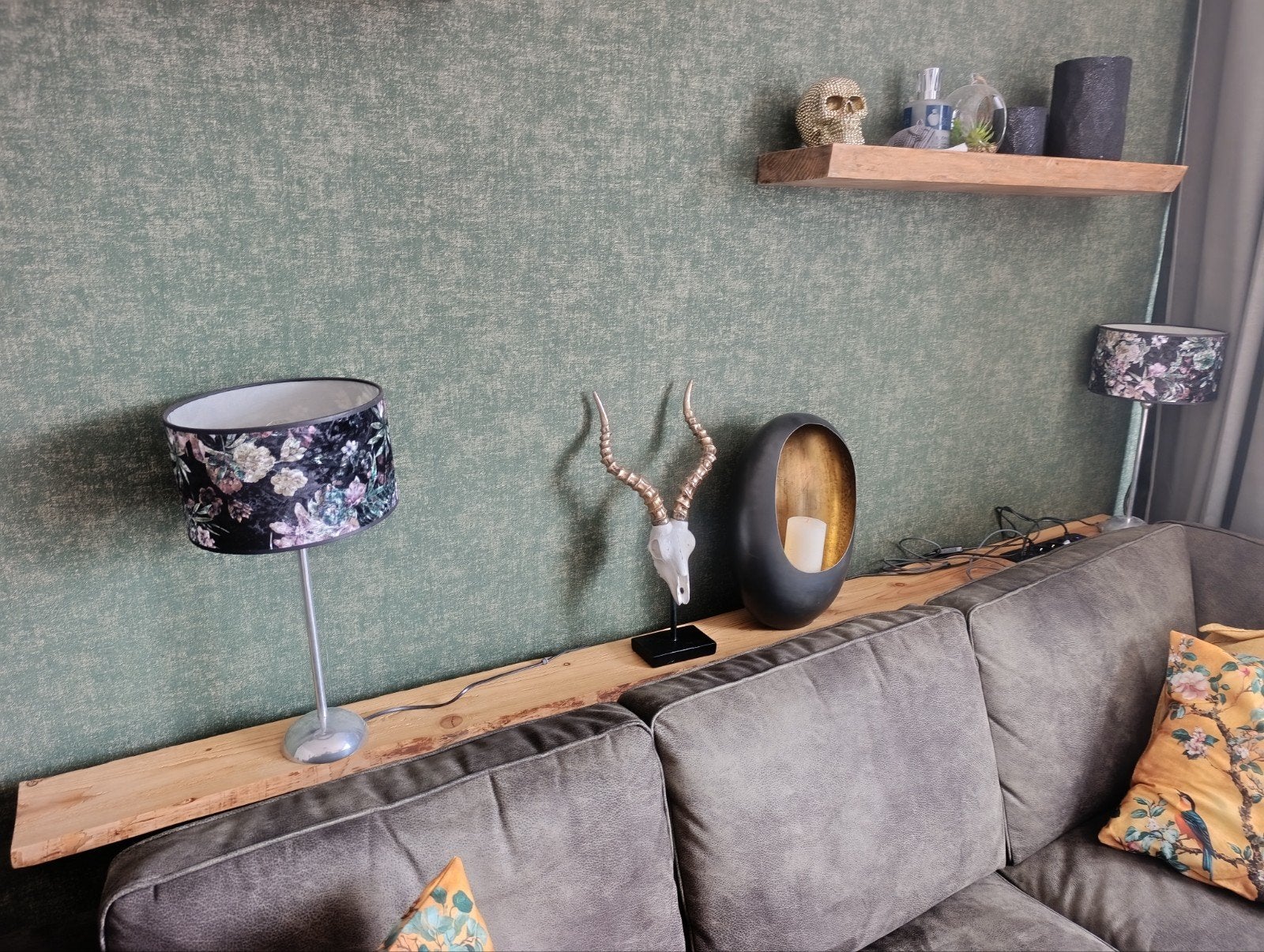 Sidetable/banktafel van massief hout met stopcontact, Zo goed als nieuw, Hout, Modern, Ophalen