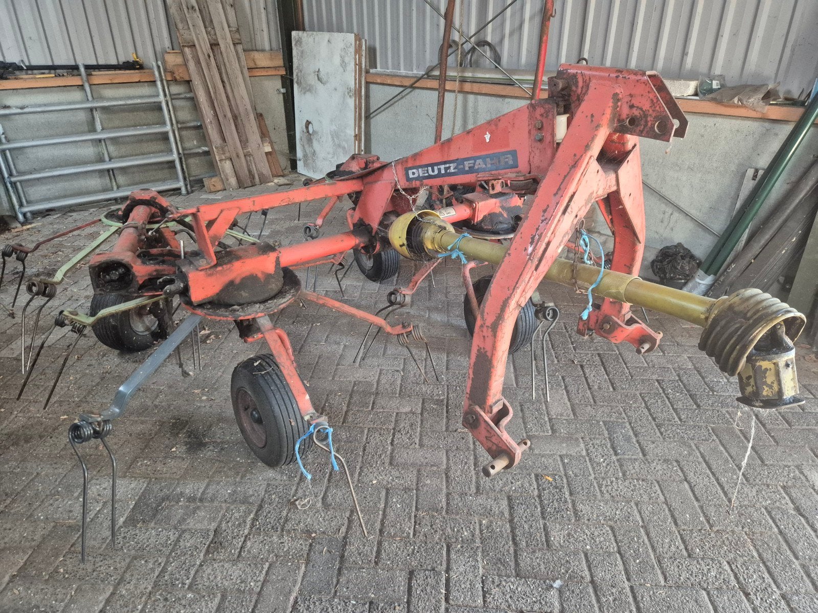 Deutz Fahr hooischudder, Ophalen