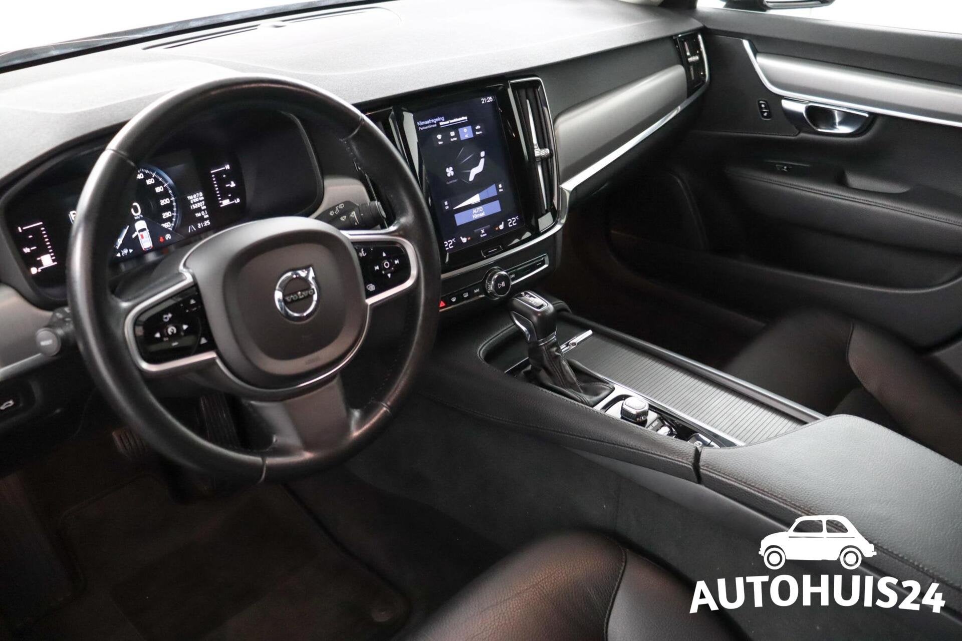 Volvo V90 2.0 T4 Momentum KEYLESS|TREKHAAK|PILOT|LED|LEDER, Auto's, 93 €/maand, Autotrust, Automatische klimaatregeling, 750 kg