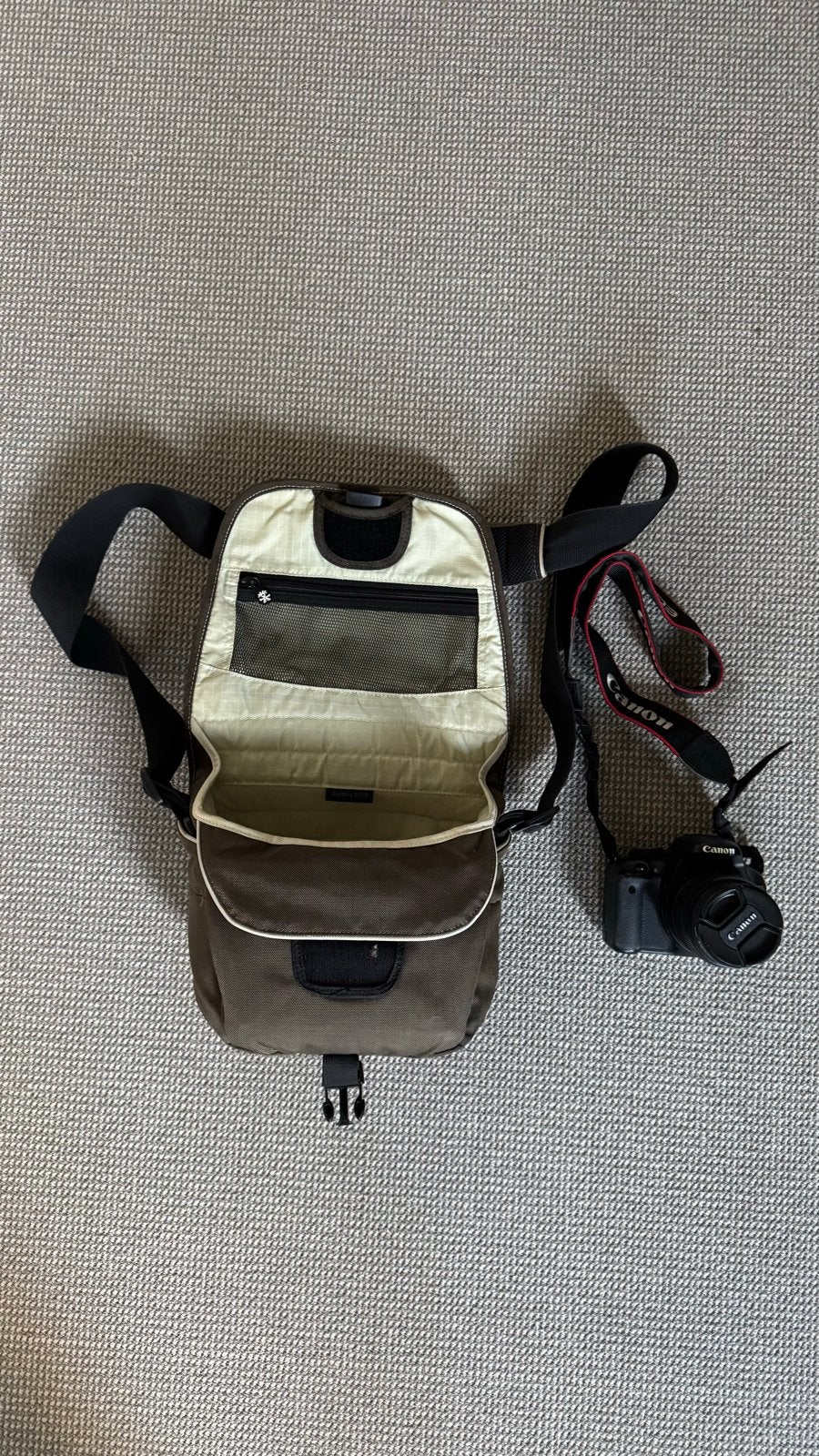 Canon EOS 550D DSLR Camera met lens en tas, Ophalen, Gebruikt, Spiegelreflex, Canon
