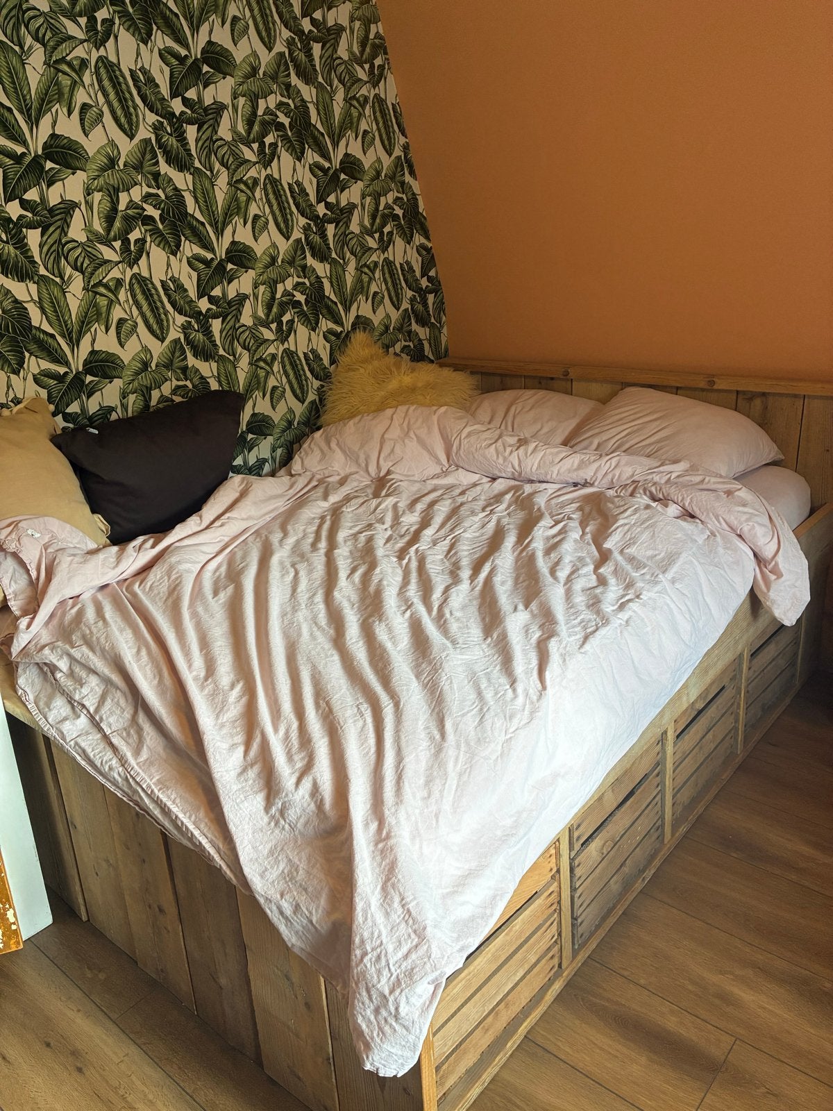 Steigerhouten bed (140x200) met fruitkistjes, Ophalen, Gebruikt, Bruin, Tweepersoons