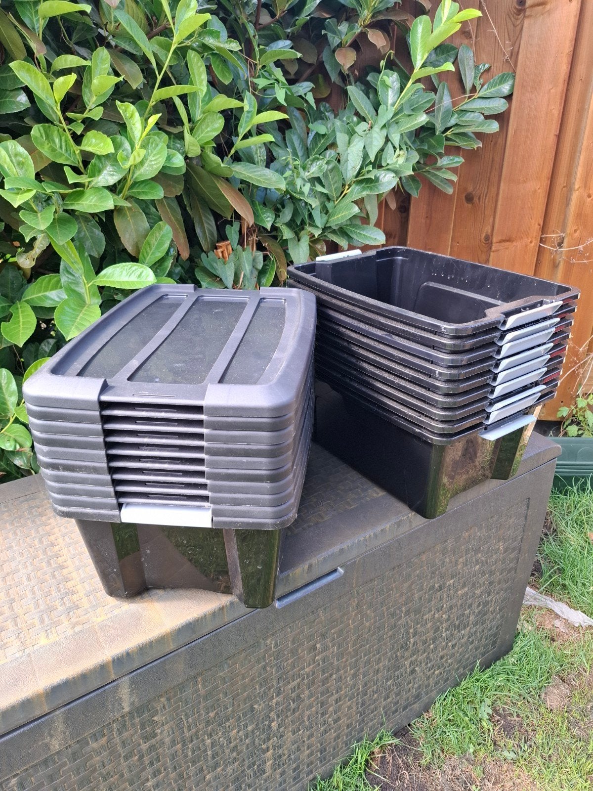 Zwarte stapelbare bakken met deksel - 10 stuks, 40 tot 60 cm, 50 tot 75 cm, Ophalen of Verzenden, 35 tot 50 cm