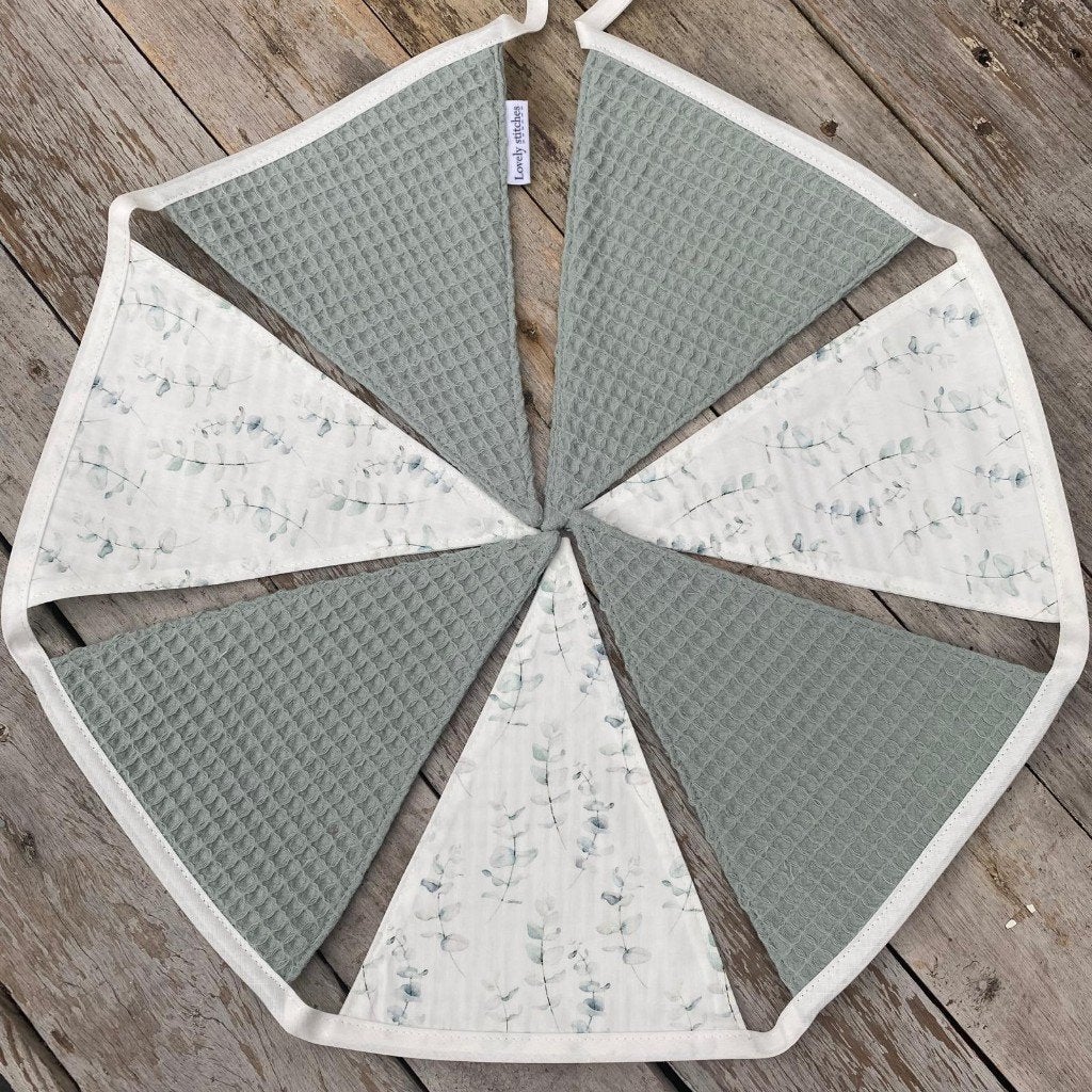 Vlaggenlijn Eucalyptus met Oudgroene Wafelstof, Ophalen of Verzenden, Lovely Stitches, Info@lovelystitches.nl, Dubelspul 4, Surhuisterveen