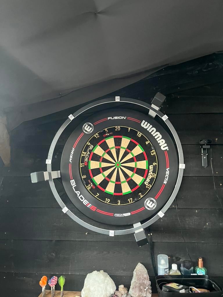 Compleet dartsysteem met cameras en bord en evt pijlen., Ophalen of Verzenden, Zo goed als nieuw, Dartbord