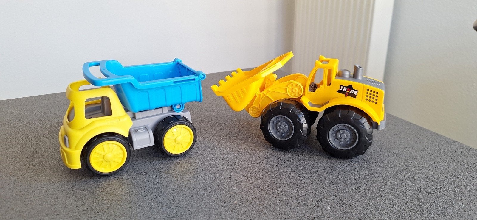 Speelgoed vrachtwagen en graafmachine, Ophalen of Verzenden, Zo goed als nieuw