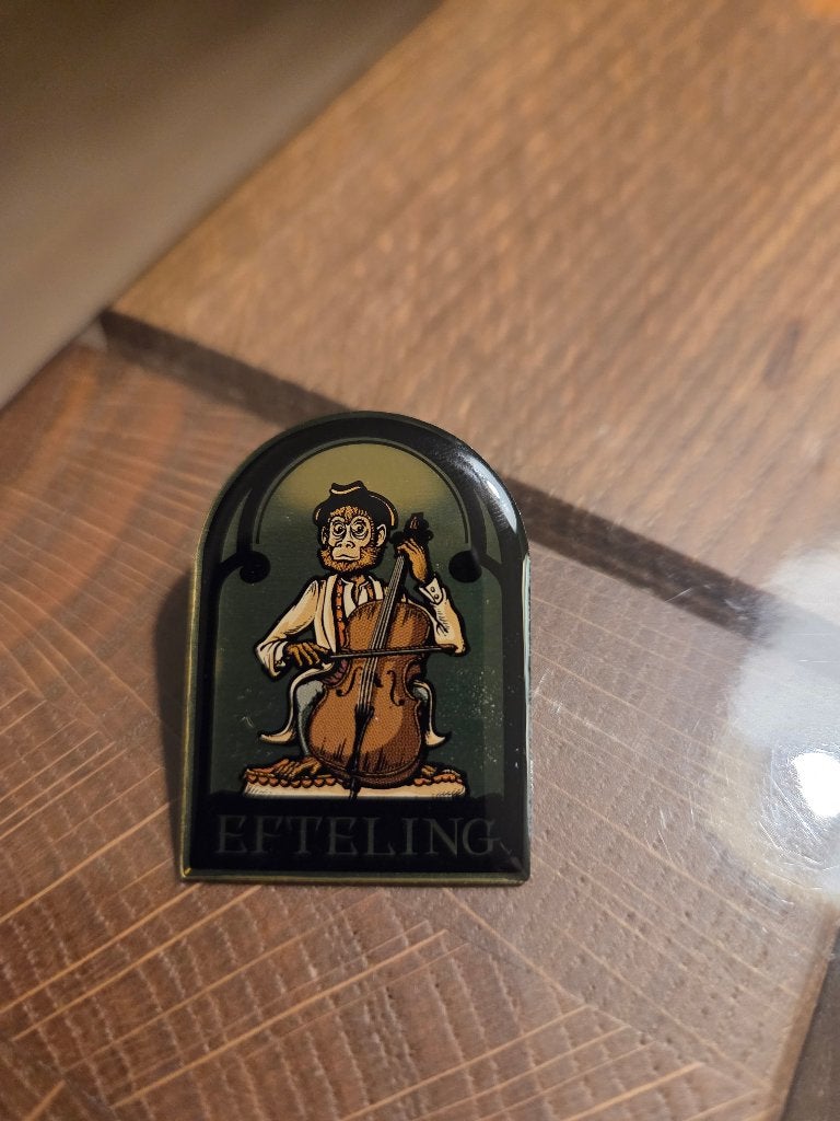 Efteling Smidje pin Aap met contrabas 2025, Verzamelen, Ophalen of Verzenden, Nieuw, Button of Speldje