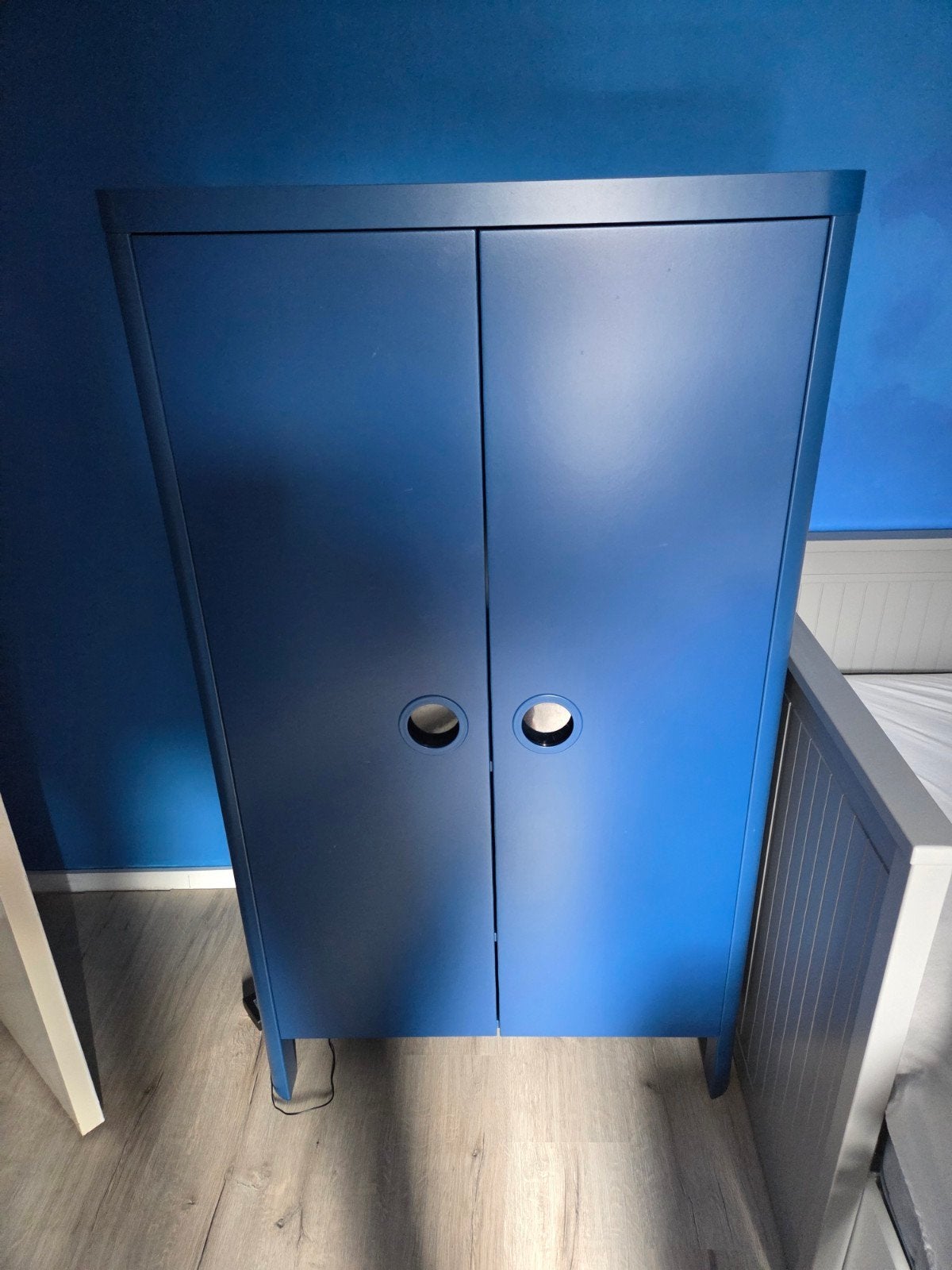 Blauwe ikea busunge kledingkast met planken en hangruimte, Ophalen, Gebruikt