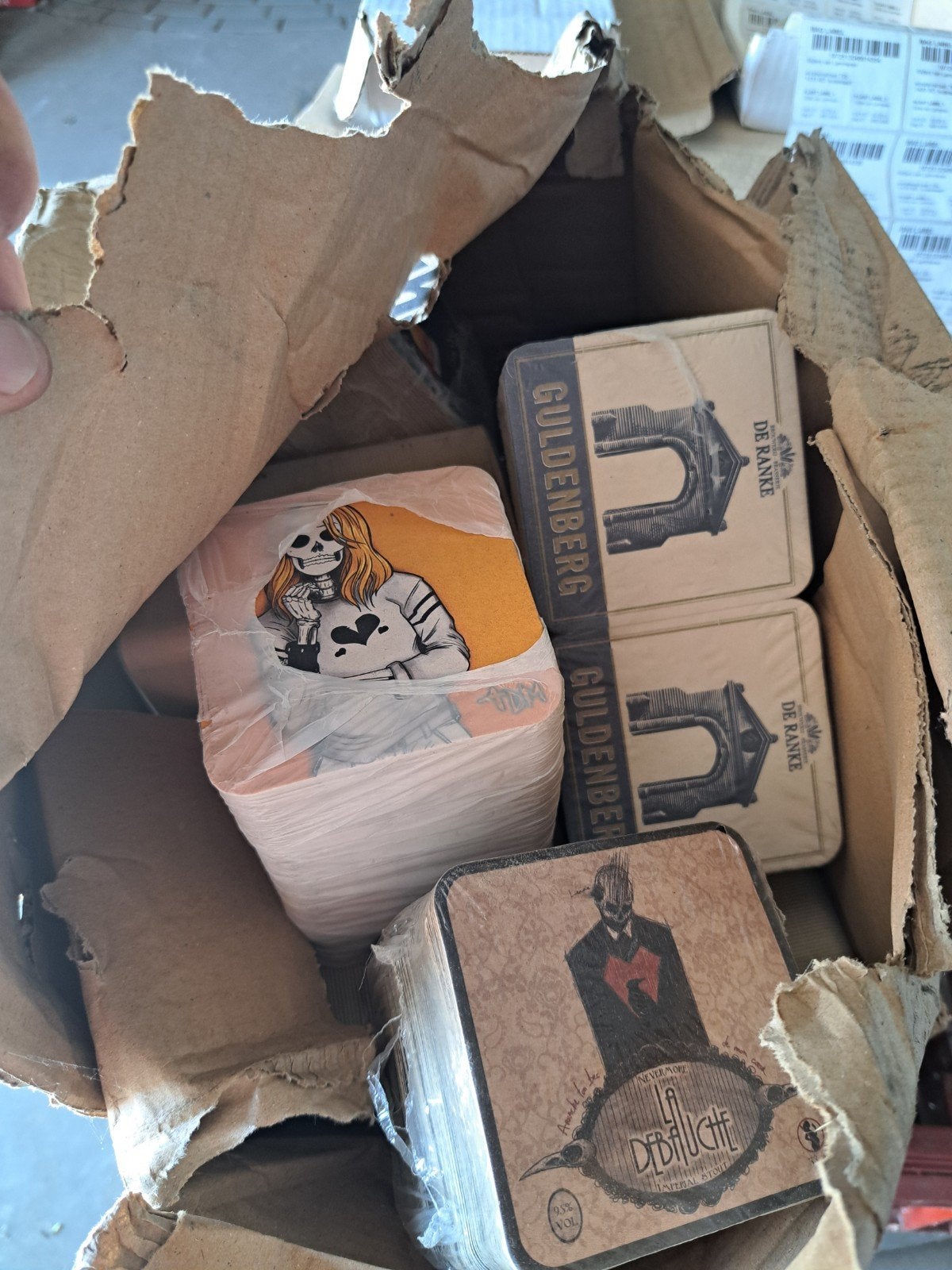Doos vol met bundels oude bierviltjes, Verzamelen, Ophalen