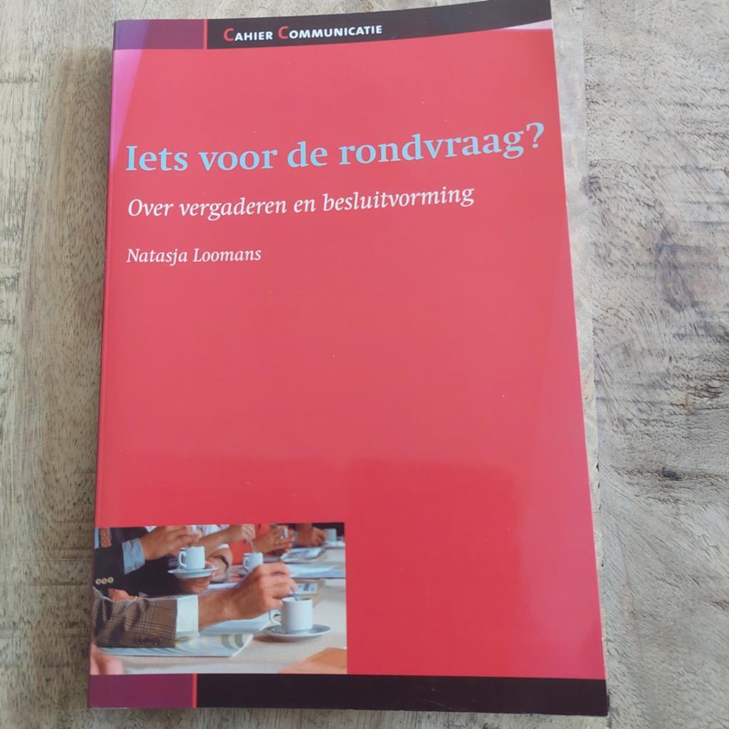 Natasja Loomans - Iets voor de rondvraag?, Boeken, Ophalen of Verzenden, Zo goed als nieuw, Natasja Loomans