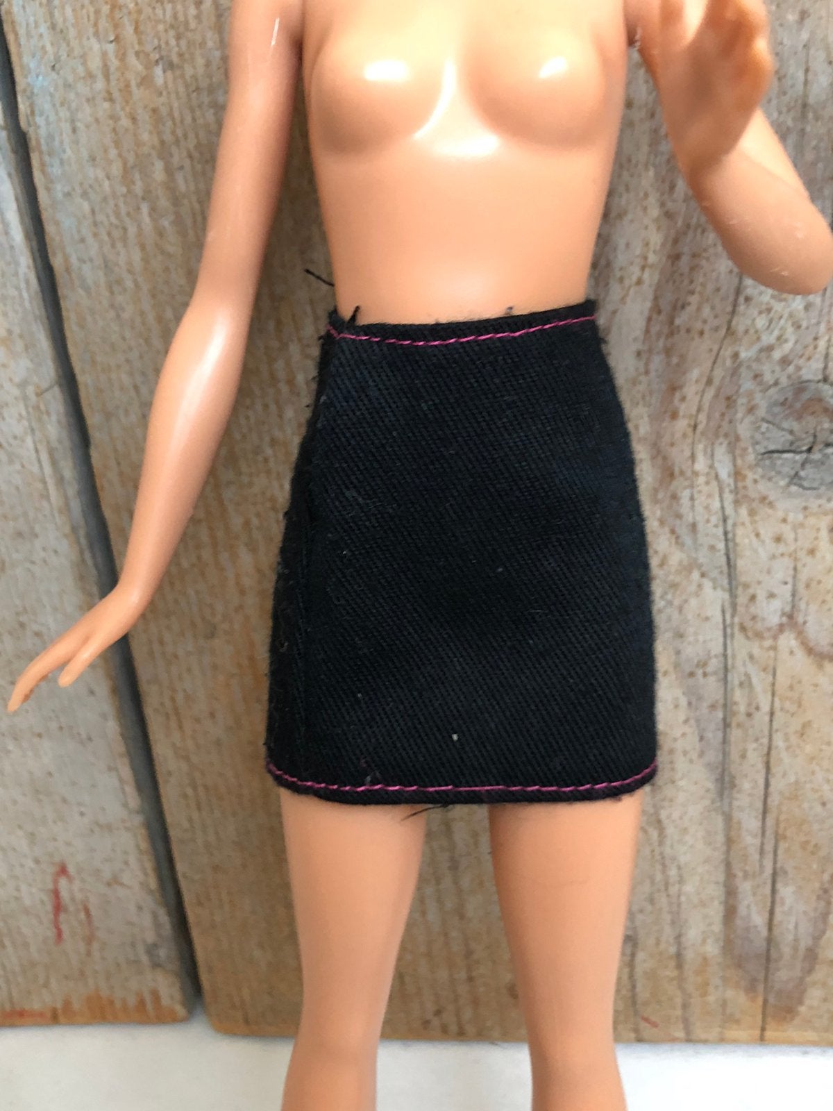 Zwarte rok voor Barbie, Kinderen en Baby's, Speelgoed | Poppen, Ophalen of Verzenden, Zo goed als nieuw, Barbie