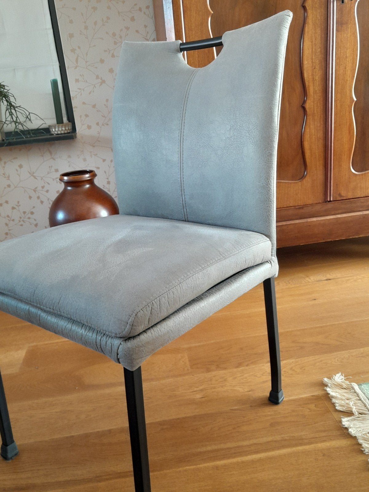 4 Groen-grijze stoelen van suadine, 1 jaar oud, Huis en Inrichting, Stoelen, Ophalen of Verzenden, Zo goed als nieuw, Vier, Stof