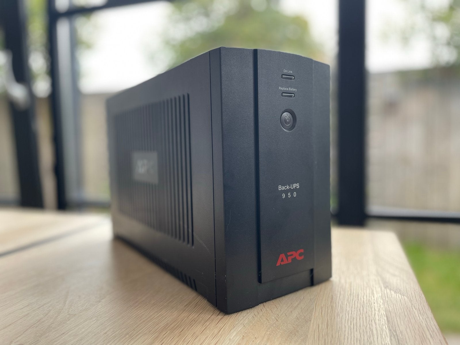 APC Back-UPS BX950U-GR met nieuwe accu, Ophalen of Verzenden, Gebruikt
