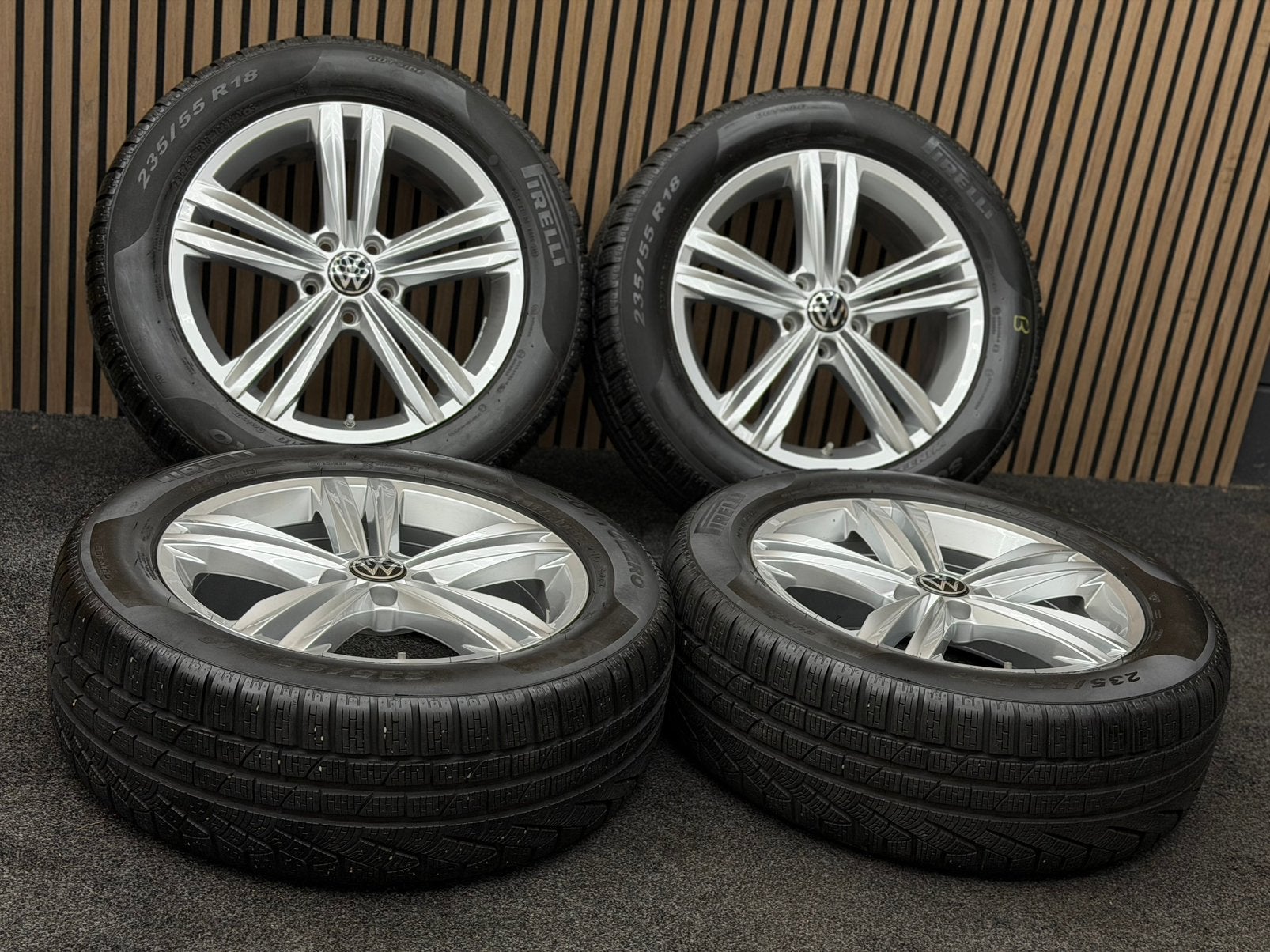 ZGAN! Originele 18 inch VW Tiguan Sebring 5x112 Pirelli AO, Ophalen, 18 inch, ., Banden en Velgen