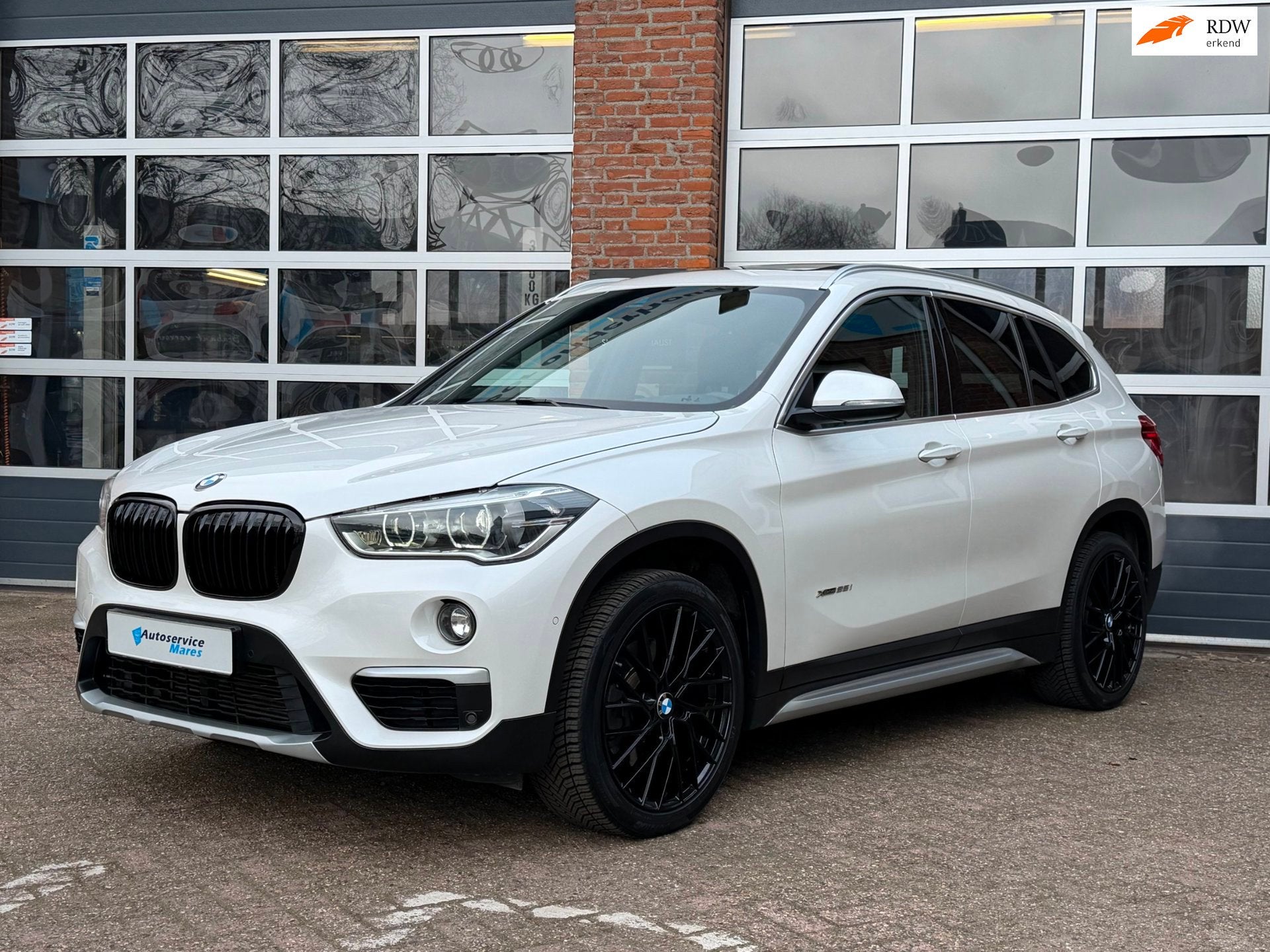 BMW X1 XDrive25i Executive, leder, navi, cruise, panodak. ke, Auto's, BMW, 1998 cc, Gebruikt, 4 cilinders, 2000 kg