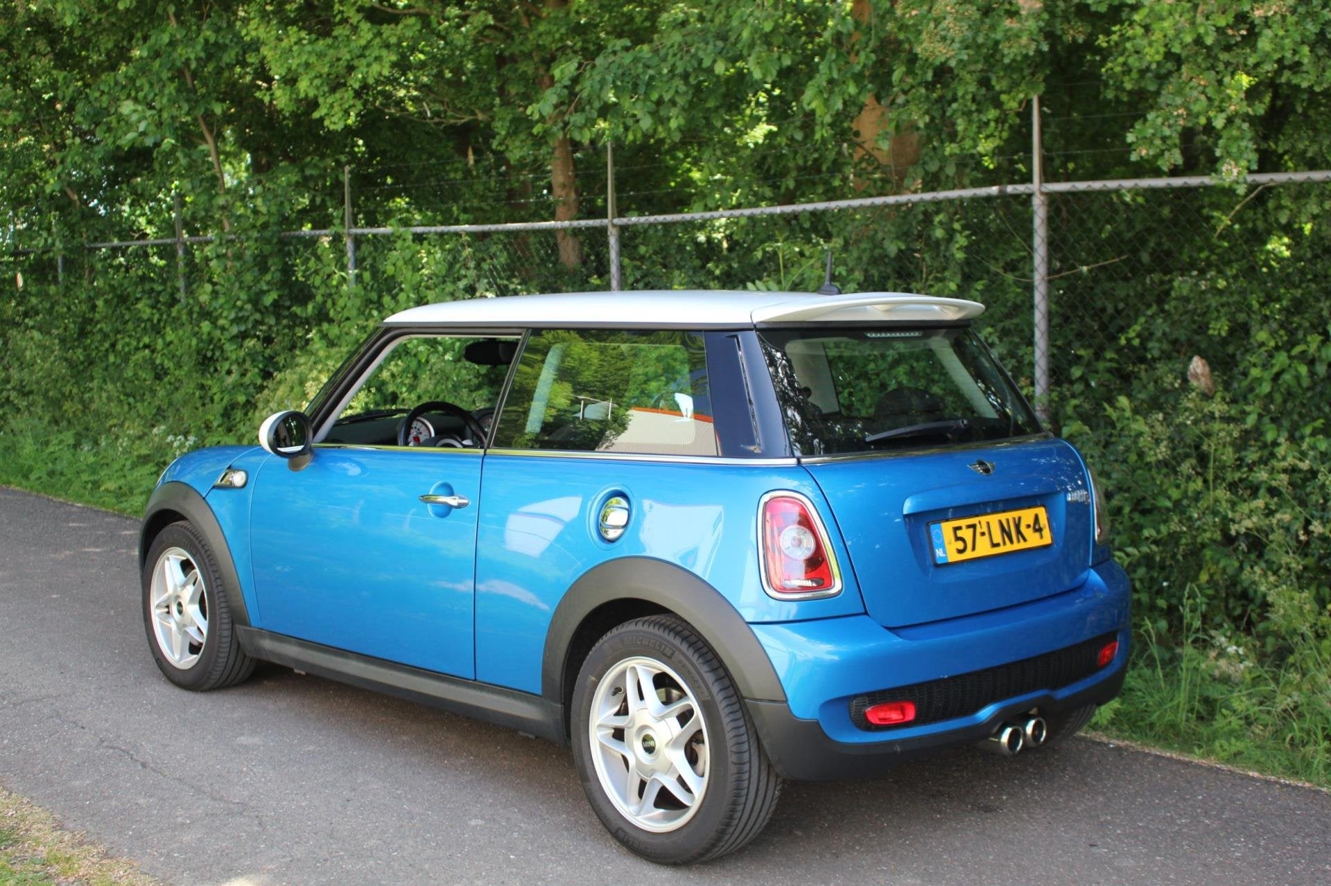 Mini Mini 1.6 Cooper S INCL CARPLAY SCHERM*Dealer onderhoude, Auto's, Mini, Stof, Gebruikt, Zwart, 4 cilinders