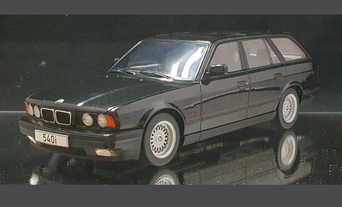 BMW 5 Serie Touring (E34) MCG 1:18 - Zwart, Ophalen of Verzenden, Nieuw, Auto, Overige merken