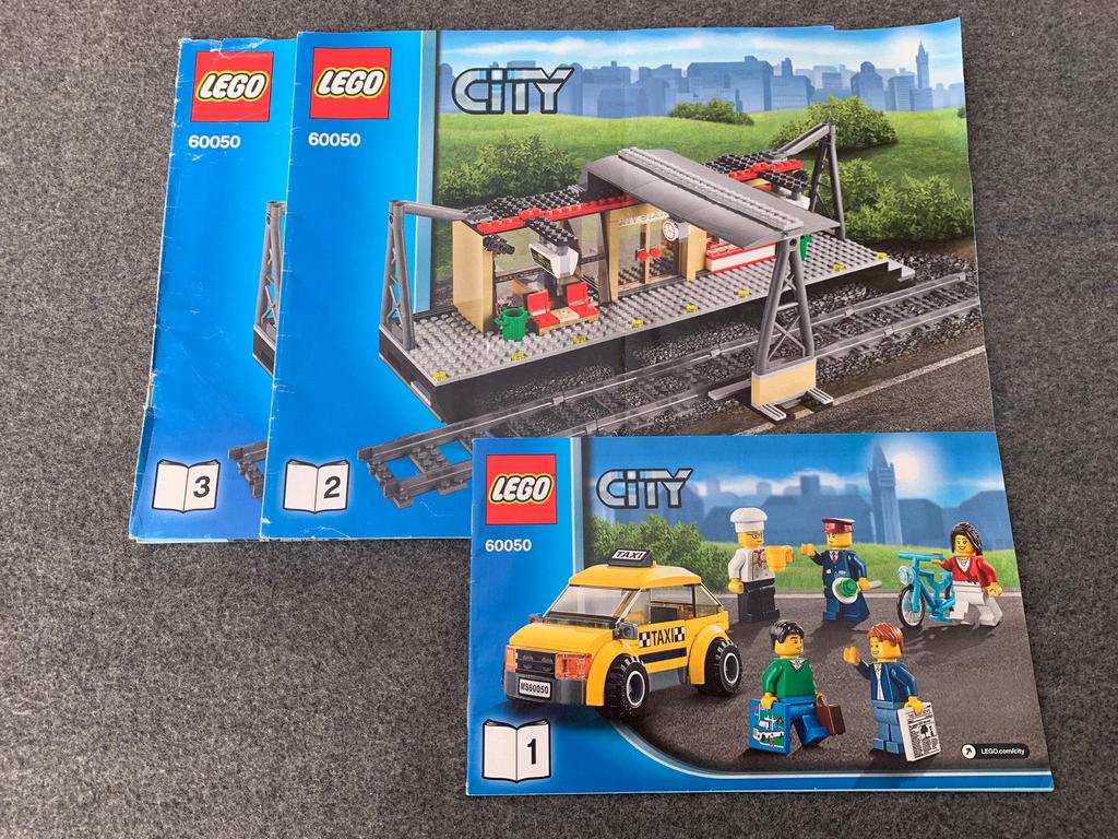 Lego city 60050 trein station boekjes bouwinstructie, Kinderen en Baby's, Speelgoed | Duplo en Lego, Ophalen of Verzenden, Zo goed als nieuw