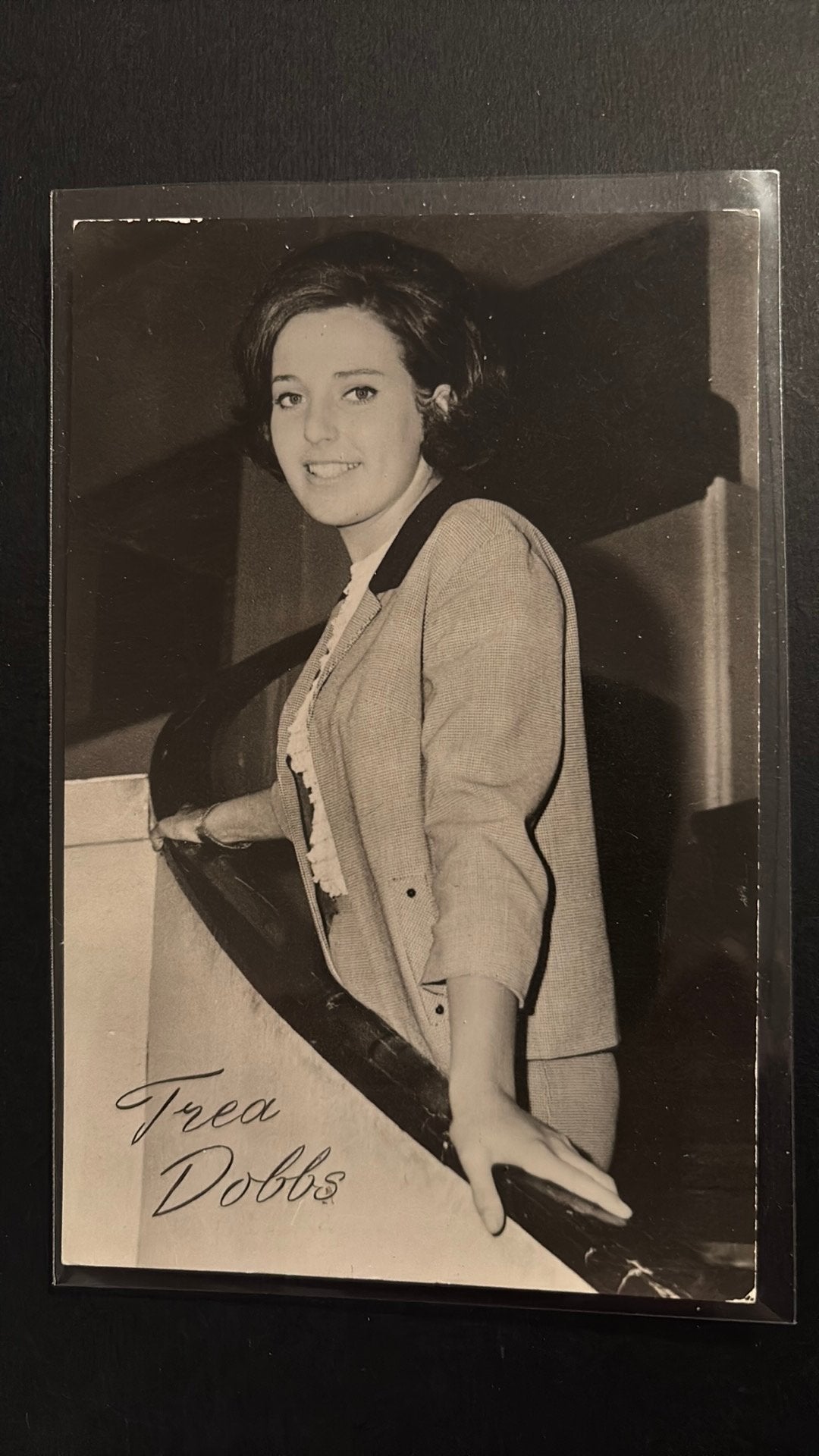 Trea Dobbs Fraaie kaart jaren 60 zie tekst, Verzenden, 1960 tot 1980, Ongelopen, Sterren en Beroemdheden