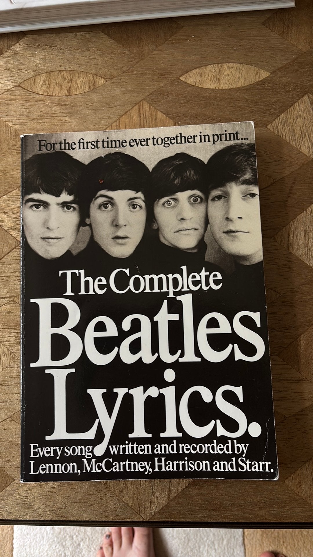The Complete Beatles Lyrics - Boek 1982, Ophalen of Verzenden, Gelezen, Artiest