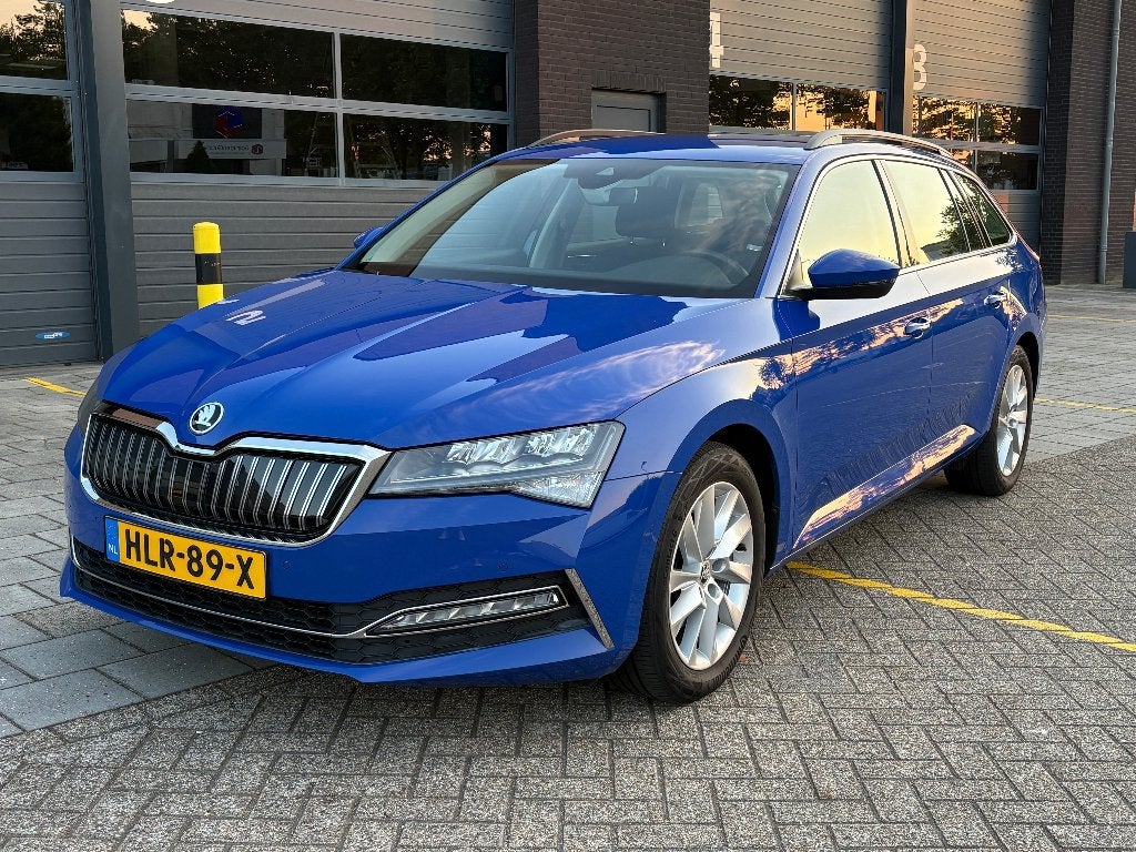 Skoda Superb Combi iV PHEV 1.4 TSI Bns Ed.+ Virtual Cockpit, Auto's, Skoda, 4 cilinders, Blauw, 1600 kg, 750 kg
