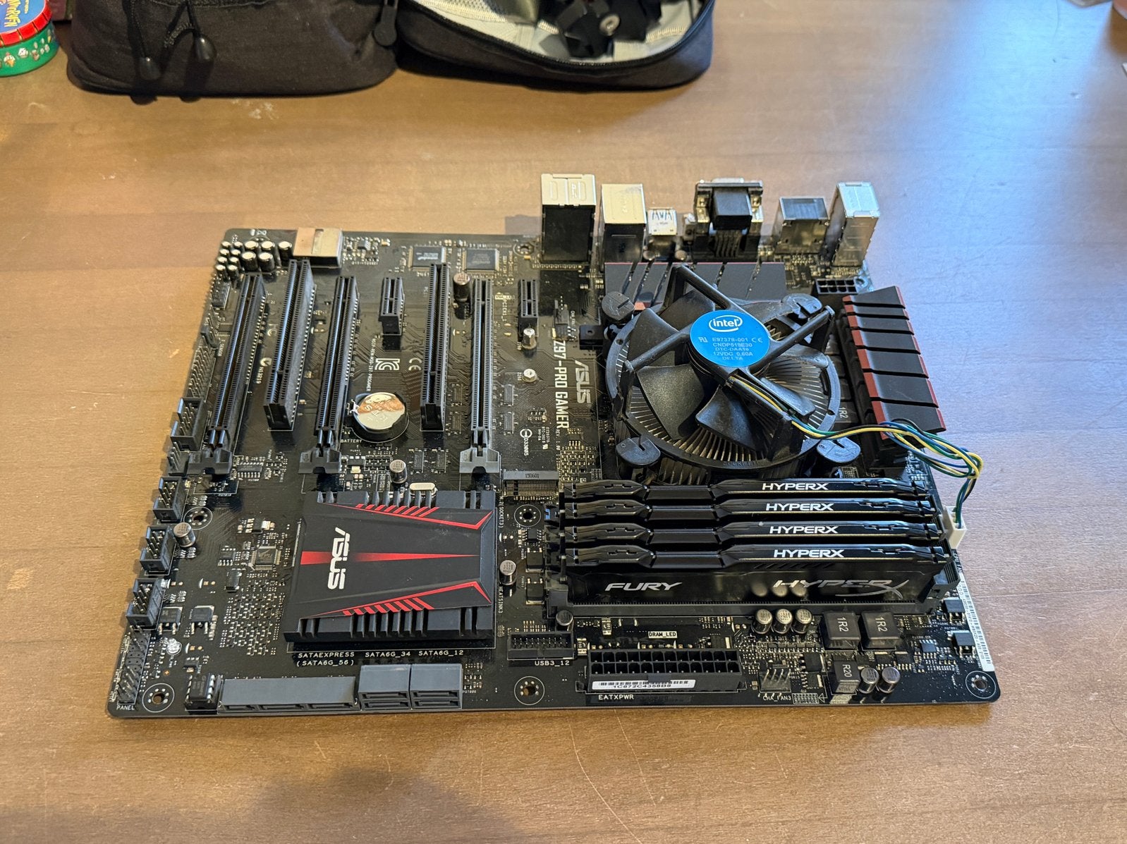 Moederbord + 40 gb HyperX Fury RAM, Ophalen of Verzenden, Gebruikt, Intel, DDR3