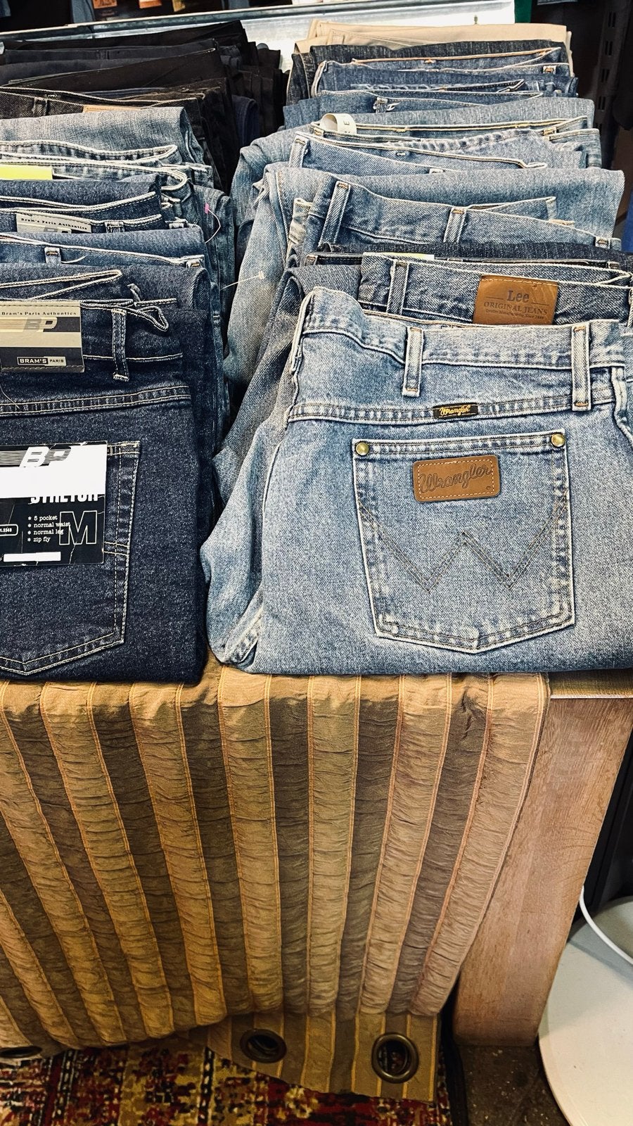 Grote partij 75 jeans: Wrangler, Lee, Brams Paris & meer, Ophalen of Verzenden, Nieuw, Zwart, W40 - W42 (confectie 56/58)