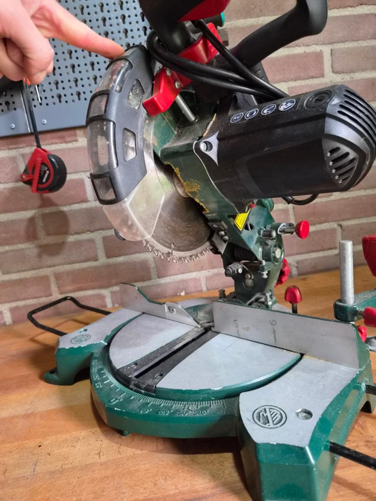 Parkside Afkort- en Verstekzaag, Ophalen, 1200 watt of meer, Afkortzaag, 30 tot 70 mm