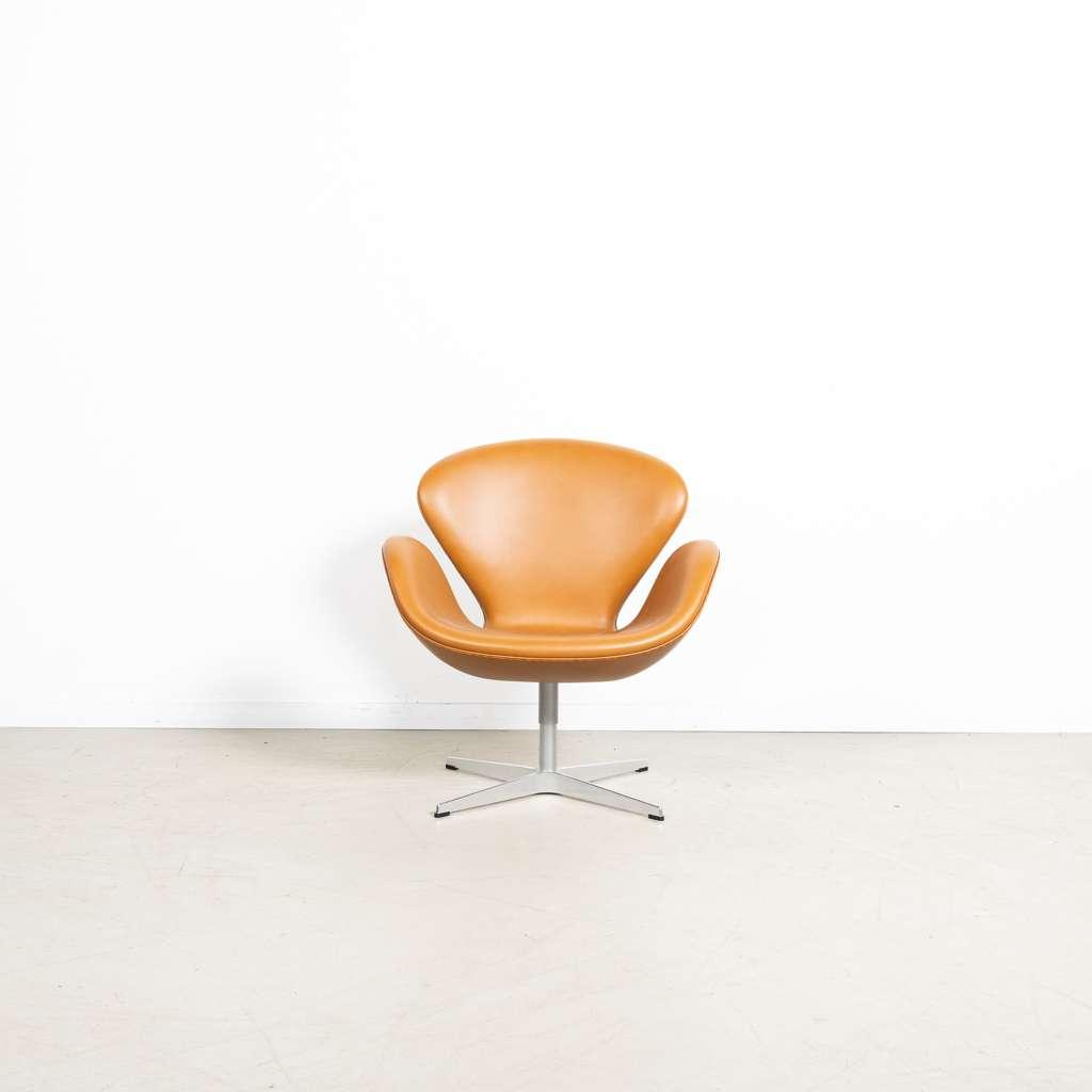 6x Fritz Hansen Swan 3320 Fauteuil Walnut Grace - Alum, Niet ingevuld, Minder dan 75 cm, Niet ingevuld, Nieuw