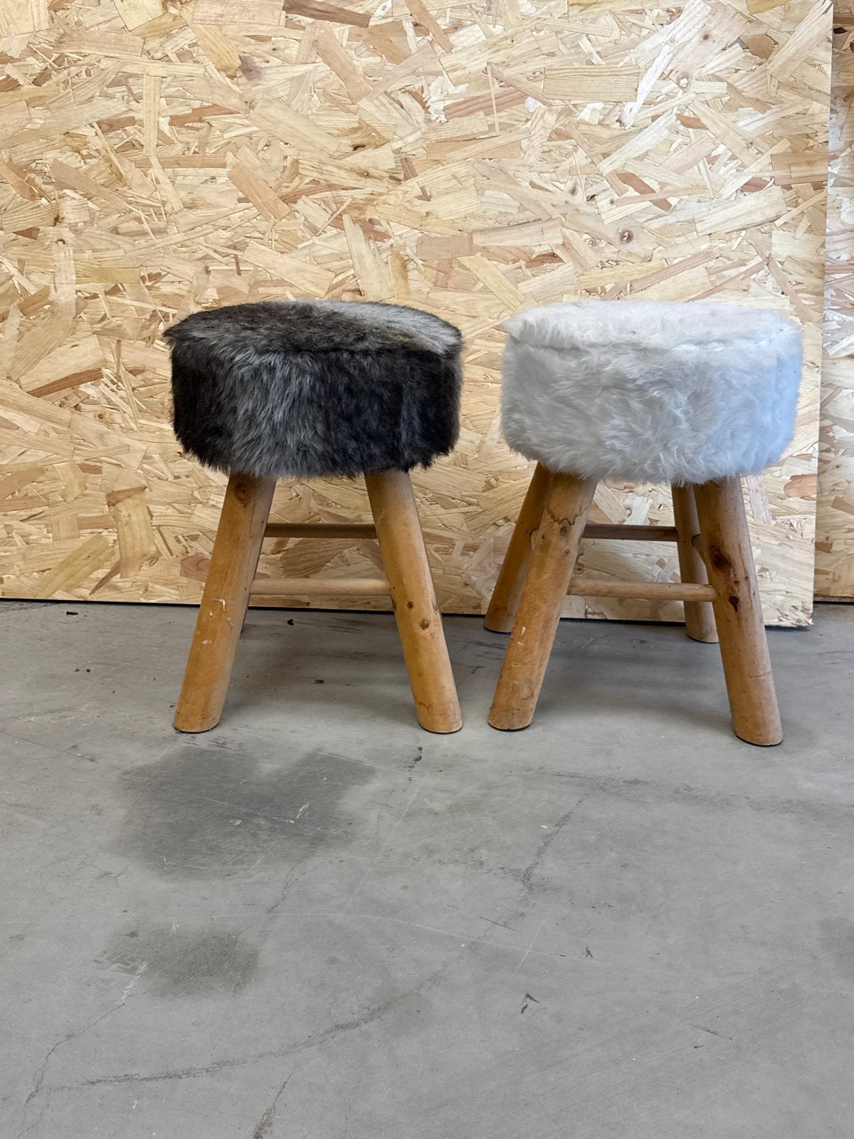 Set van 4 krukjes met harige zitting, Ophalen, Gebruikt, Hout