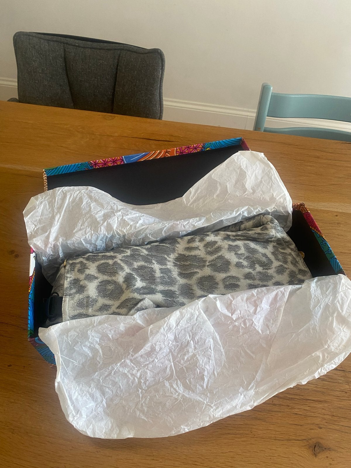 Artipoppe Draagzak Leopard Lichtgrijs, Buik of Rug, Zo goed als nieuw, Draagzak, Ophalen