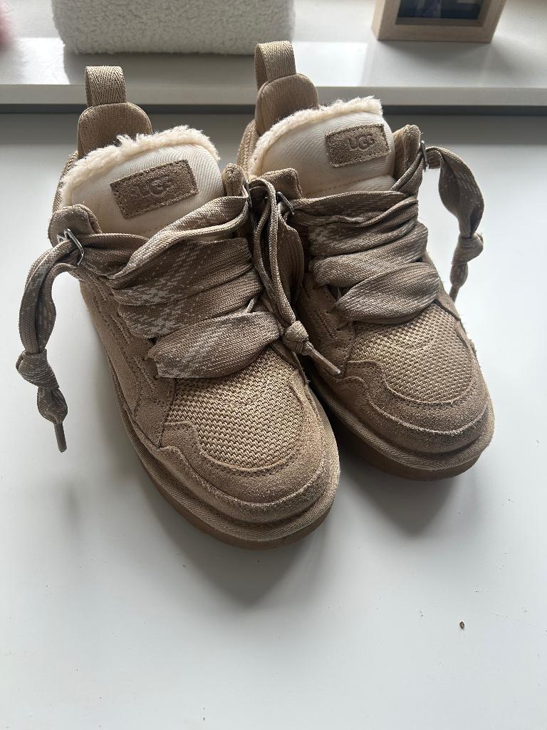Ugg lowmel sneakers, UGG, Beige, Ophalen of Verzenden, Sneakers of Gympen