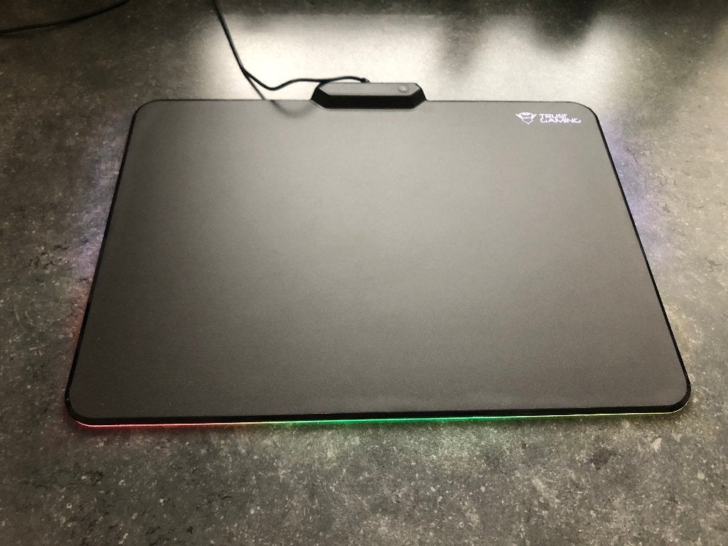 Trust GXT 760 RGB Gaming Muismat, Computers en Software, Muismatten, Zo goed als nieuw, Gaming muismat, Ophalen of Verzenden