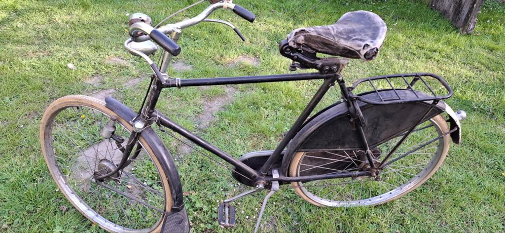 Eerste fiets met trommelremmen rond 1950, Ophalen