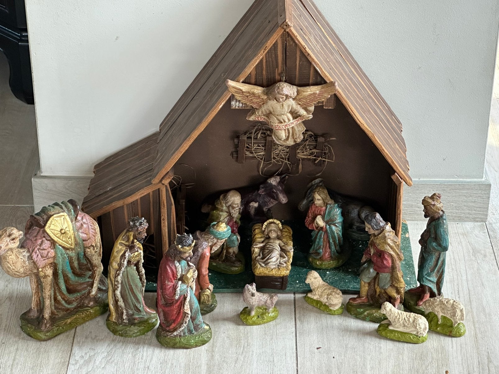 Oude complete Kerststal + gipsen beelden  17 delig, Ophalen of Verzenden