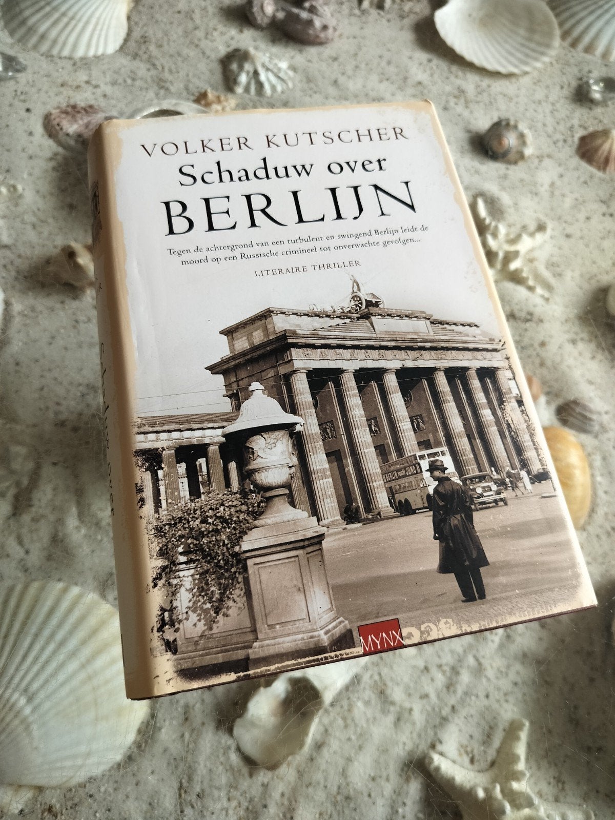Volker Kutscher - Schaduw over Berlijn - Hardcover, Gelezen, Ophalen of Verzenden, Volker Kutscher