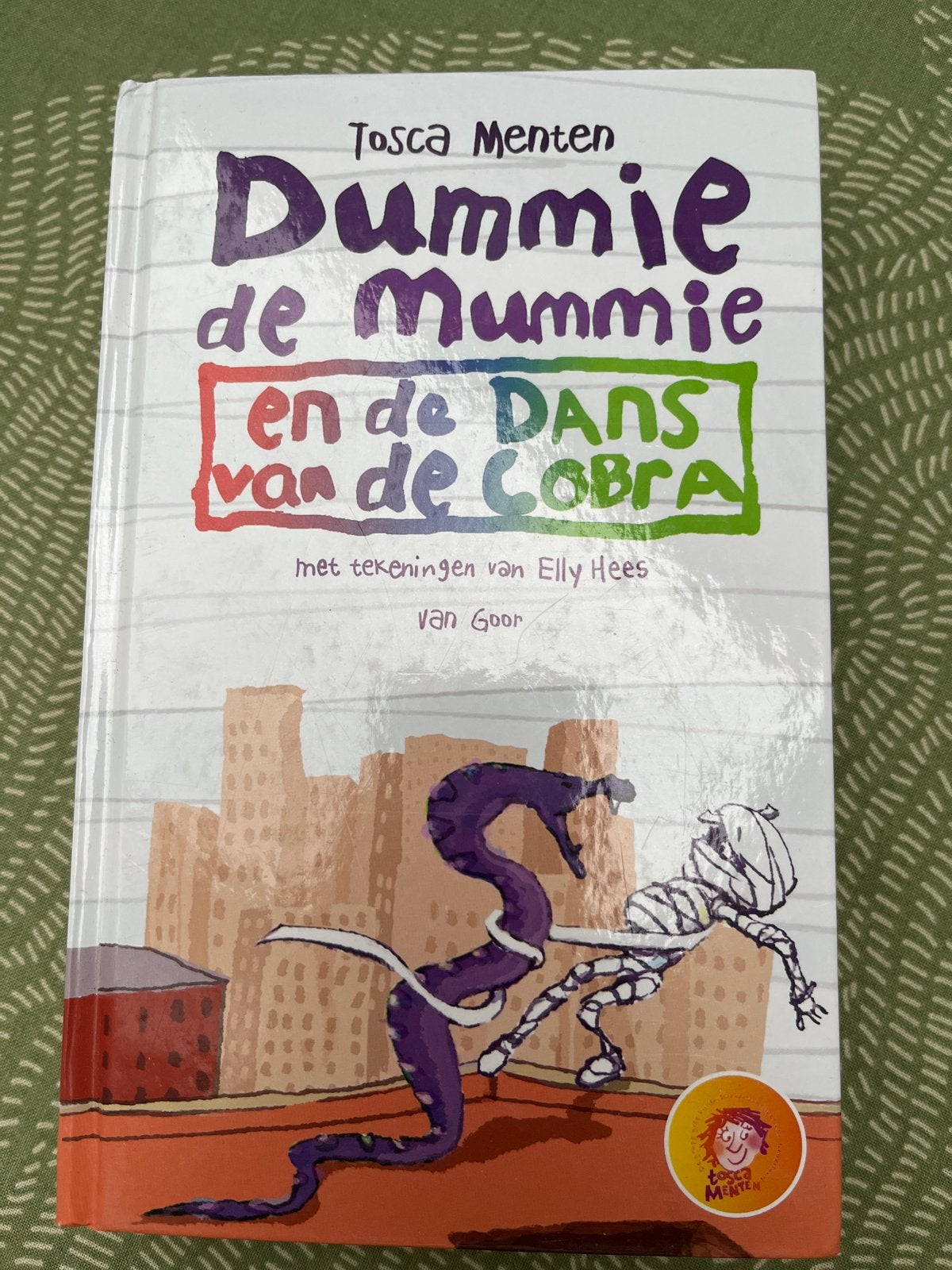 Dummie de Mummie en de Dans van de Cobra - Tosca Menten, Ophalen of Verzenden, Zo goed als nieuw, Fictie algemeen