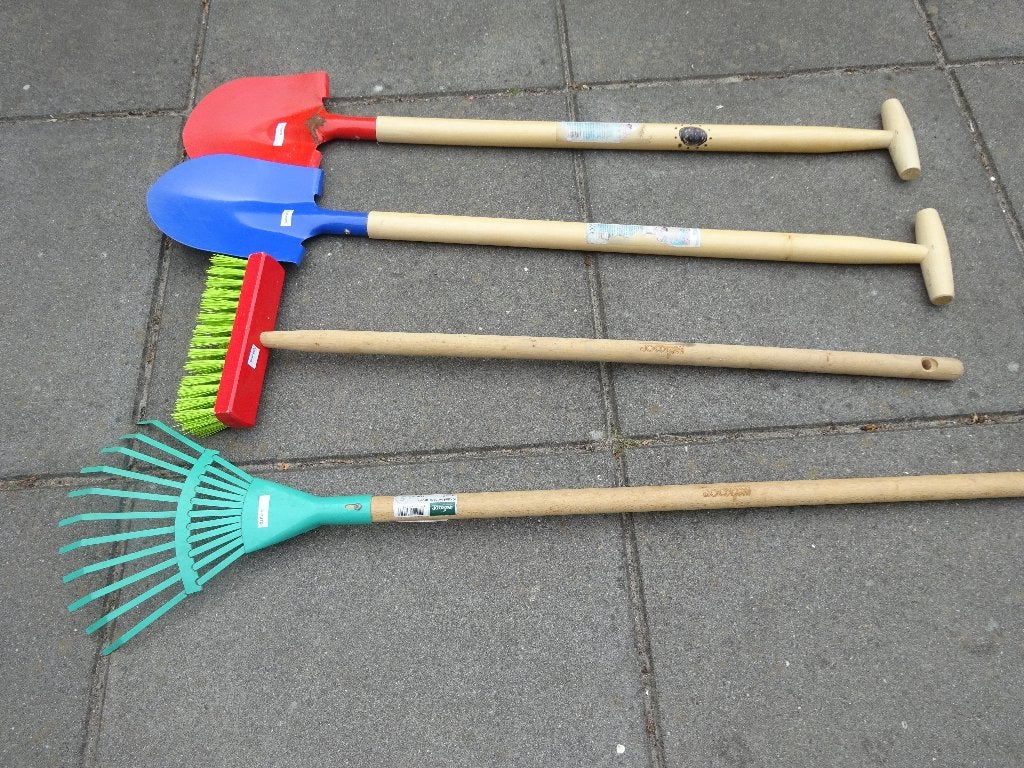 scheppen, harkje,  bezempje, Ophalen