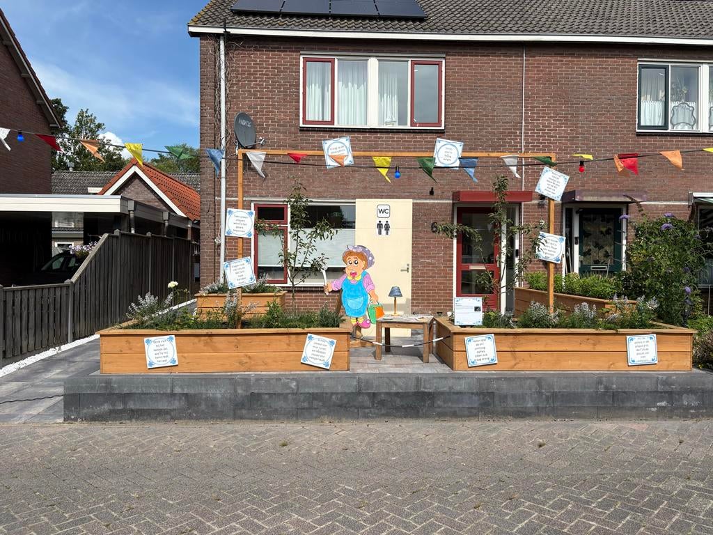 Toiletjuffrouw Straatversiering - Handgemaakt, Hobby en Vrije tijd, Feestartikelen, Ophalen of Verzenden, Nieuw, Versiering, Overige