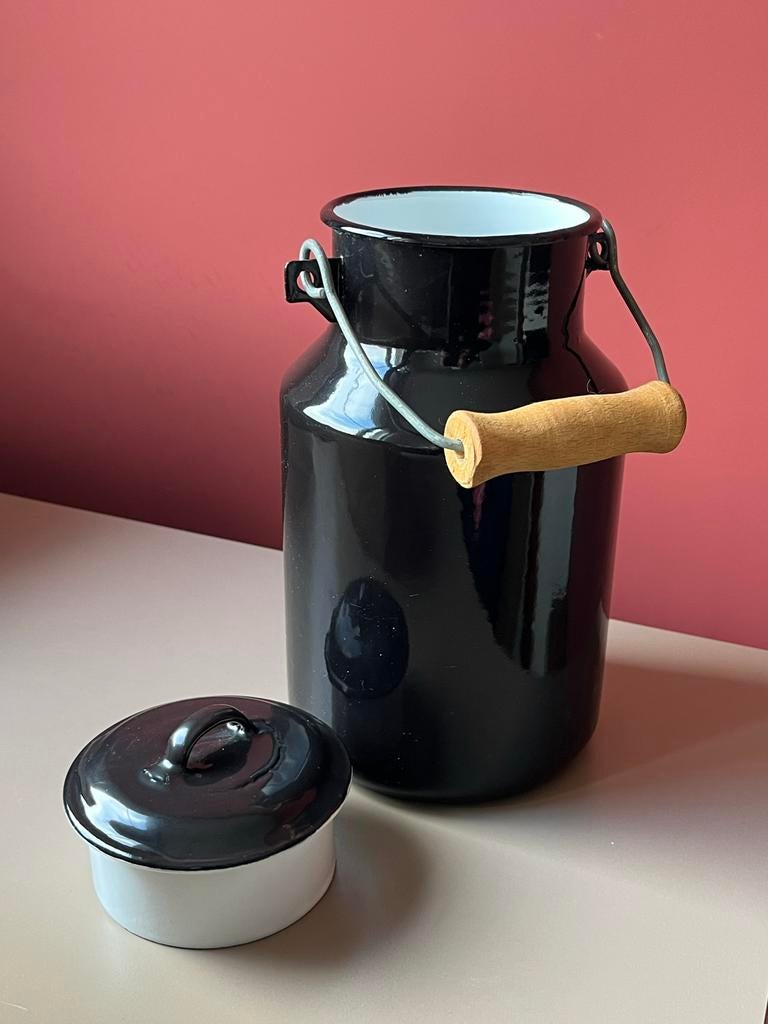 Zwarte emaille melkbus 2 liter, Ophalen of Verzenden, Zo goed als nieuw, Overige materialen, Landelijk