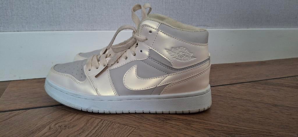 Nike air Jordan maat 36 nieuw staat, Ophalen, Meisje, Schoenen, Zo goed als nieuw
