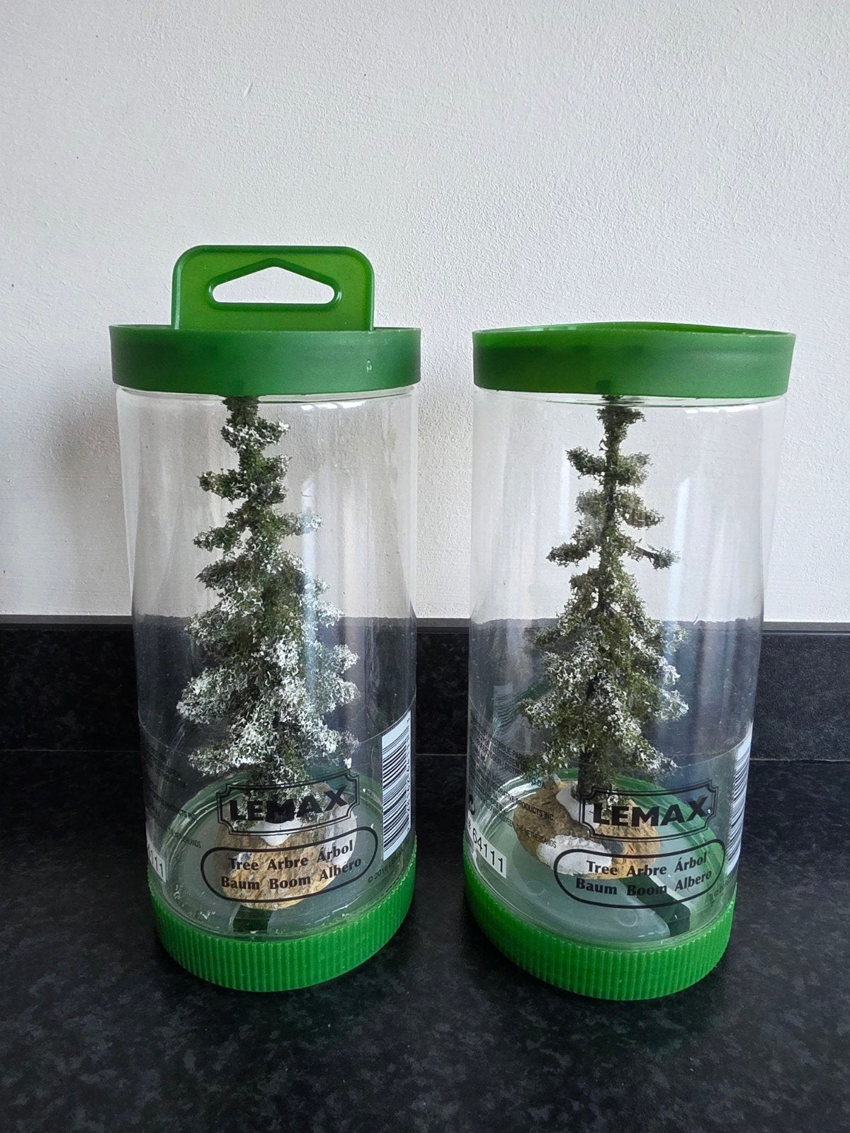 2 Lemax Bleu spruce tree small kerstdorp bomen, Ophalen, Gebruikt