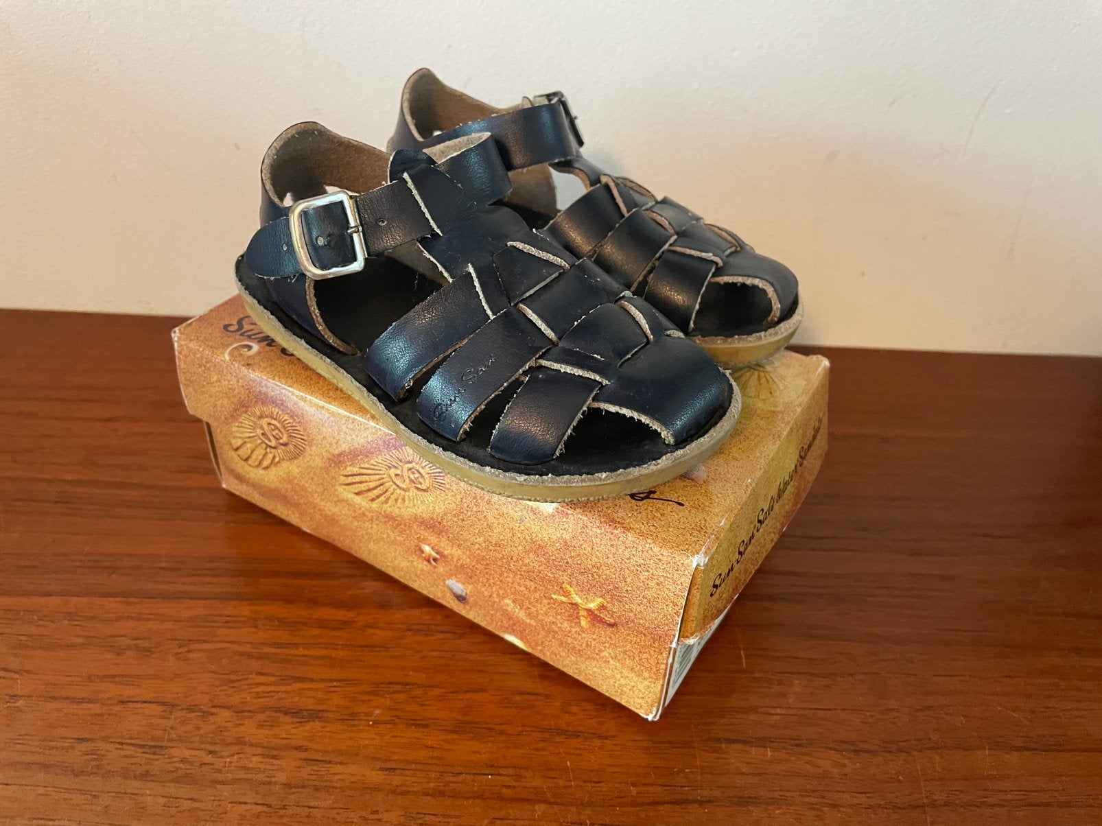 Sun San Salt Water Sandals Shark Navy mt us 8 - eu 24, Jongen of Meisje, Overige typen, Ophalen of Verzenden, Zo goed als nieuw