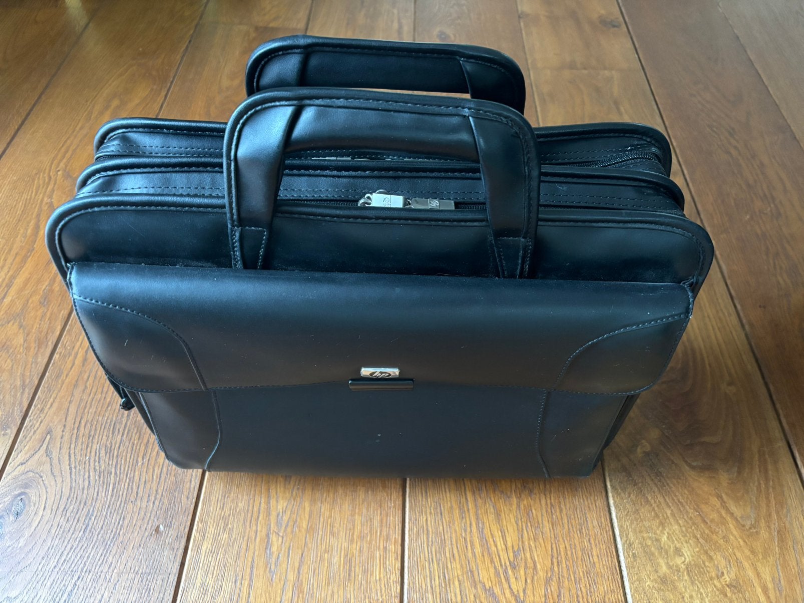 Zeer luxe zwarte HP laptoptas 14 inch (voor 2 laptops), Computers en Software, Ophalen, HP, Zo goed als nieuw, Aktetas