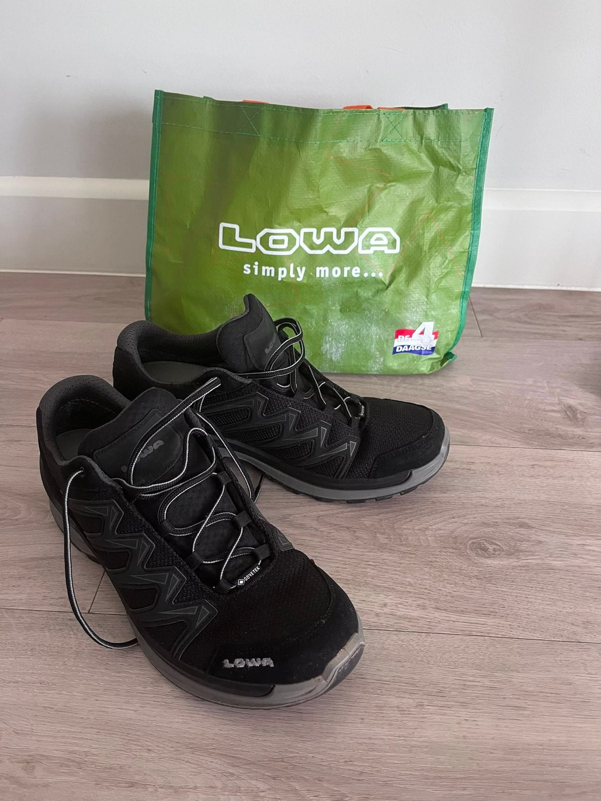 Lowa wandelschoenen - Maat 44, Ophalen, Zo goed als nieuw, Zwart, Wandelschoenen of Bergschoenen